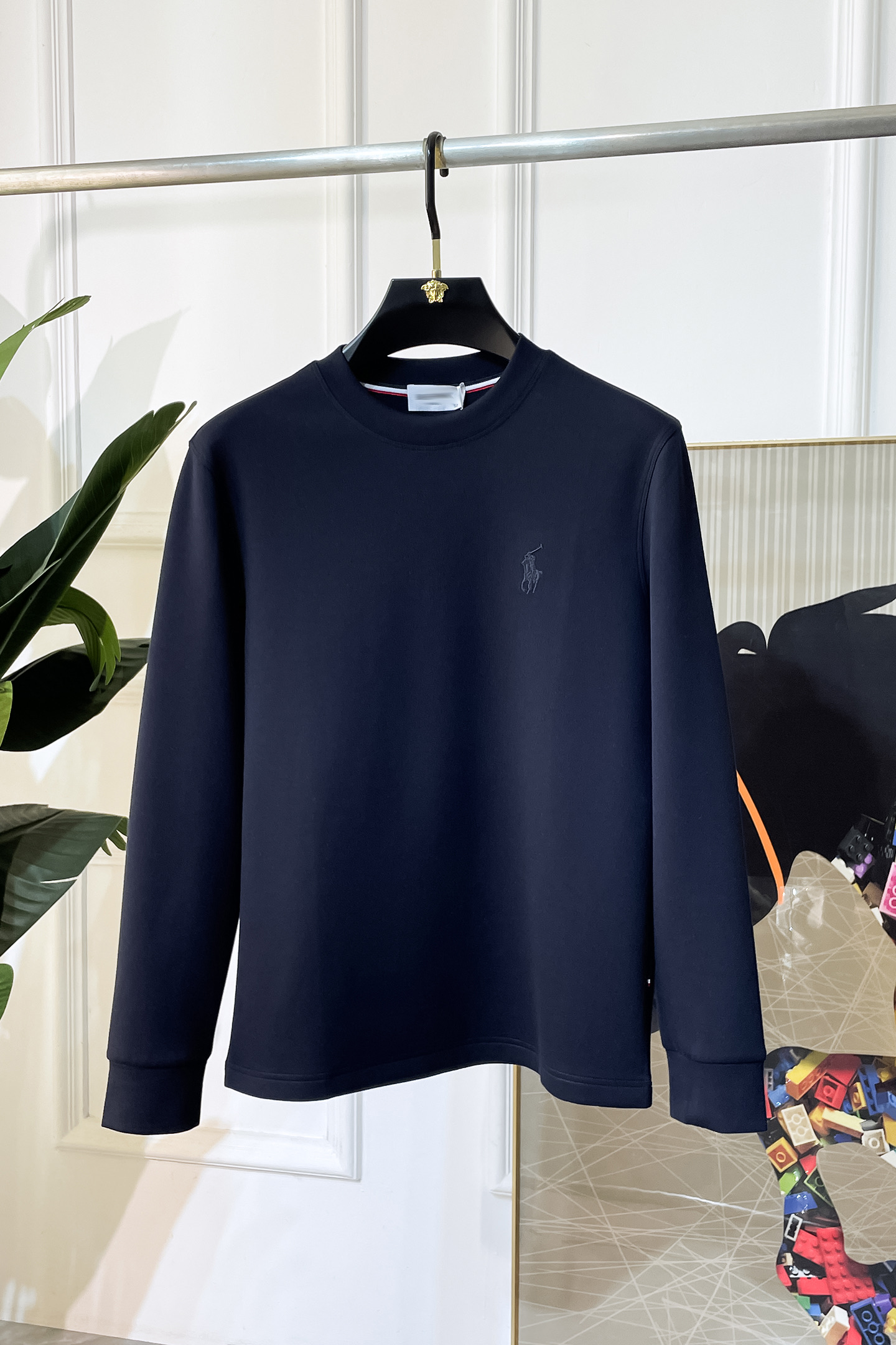 NO:528503,Paul - 2025ss autumn clothing big long-sleeved T-shirt, using customized high-end cotton fabric, fashionable brand element logo design, soft, delicate, comfortable and warm, made with multiple craftsmanship, basic base shirts are indispensable for men's wardrobe. They can be matched with various clothing anytime and anywhere to meet your daily life needs. The clothes design is simple but not simple. Dear, hurry up and buy it. Standard version size M~3XL, up to 200 pounds!  ,,tees,t-shirt,alexander wang19860909保罗 - 2025ss秋装大爆款长袖T恤,采用定制高级棉面料 时尚大牌元素logo设计,柔软细腻舒适保暖,多重工艺制作,男人的衣柜都少不了基础打底衫 随时随地都可以拿来搭配各种服饰 满足您日常生活需求 ,衣服设计简约而不简单 , 亲们赶紧入手 标准版型 尺码M~3XL 最大可穿200斤！,,tees，t-shirt,alexander wang,Men's clothing