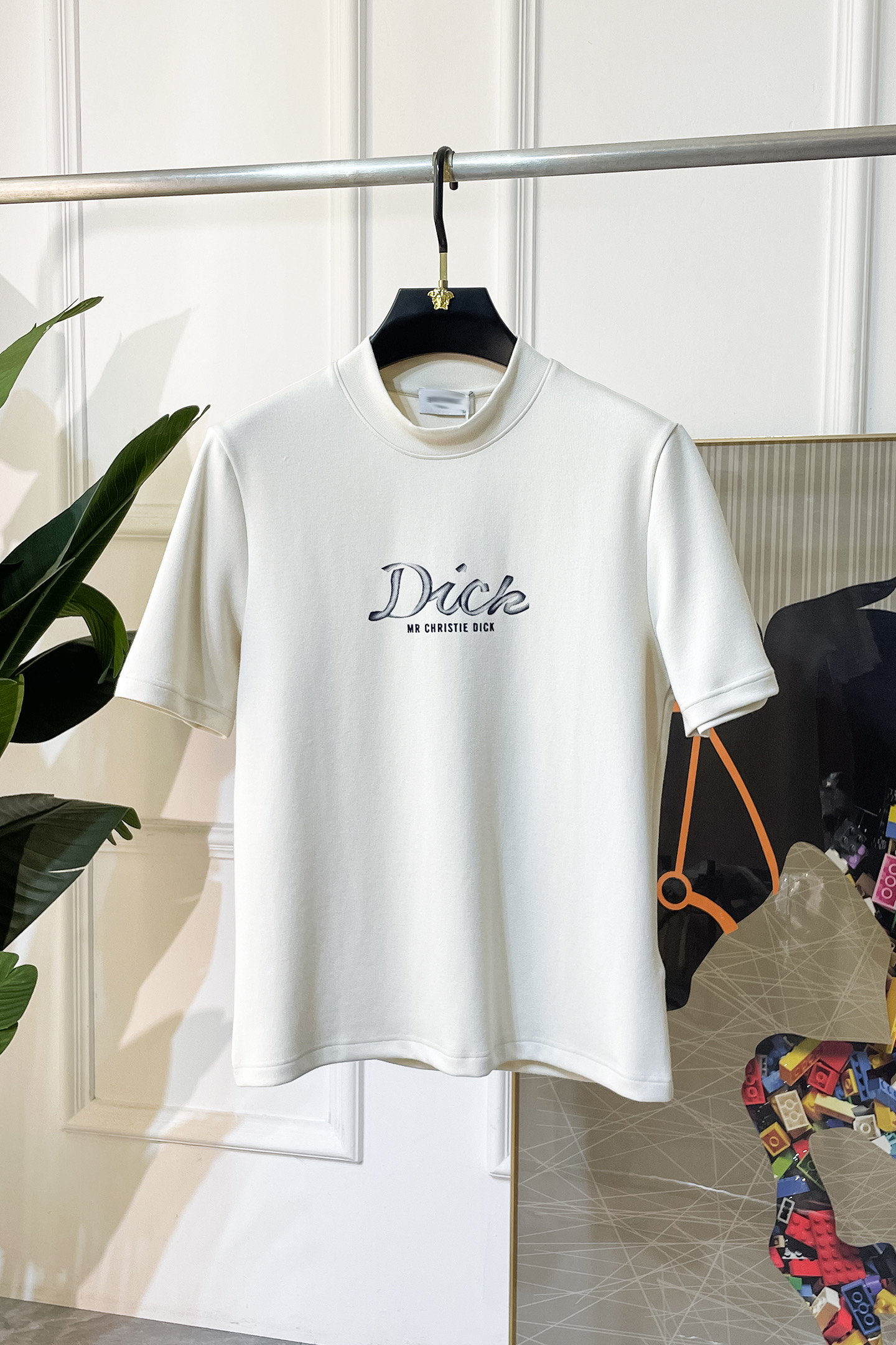 NO:528505,Dior - 2025ss autumn and winter half-sleeved T-shirt series!  Casual business wear, essential for inner wear, selected top-split modal blend fabric, the fabric feels delicate, close-fitting and comfortable without thorning, the upper body style is good, warm, the counter logo design is very unique, male gods, don’t miss it!  Size M-3XL,dior,tees,t-shirt,alexander wang19860909迪奥 -2025ss秋冬半袖T恤衫系列！休闲商务外穿 内搭必备款,精选上等-精纺莫代尔混纺面料,面料手感细腻,贴身舒适不扎肉,上身版型好 穿着保暖,专柜标志设计非常独特,男神们别错过！ 尺码 M-3XL,,dior,tees，t-shirt,alexander wang,Men's clothing