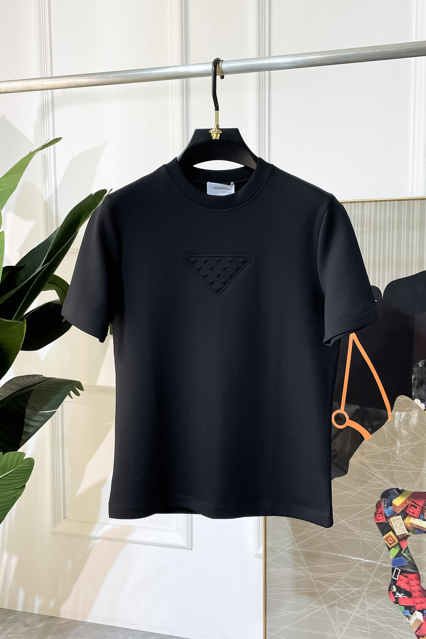 NO:528512,Prada - 2025ss autumn and winter half-sleeved knitted sweater series!  Casual business wear, essential for inner wear, selected top-split modal blend fabric, the fabric feels delicate, close-fitting and comfortable without thorning, the upper body style is good, warm, the counter logo design is very unique, male gods, don’t miss it!  Size M-3XL, prada,alexander wang19860909普拉达 -2025ss秋冬半袖针织毛衫系列！休闲商务外穿 内搭必备款,精选上等-精纺莫代尔混纺面料,面料手感细腻,贴身舒适不扎肉,上身版型好 穿着保暖,专柜标志设计非常独特,男神们别错过！ 尺码 M-3XL,,prada,alexander wang,Men's clothing