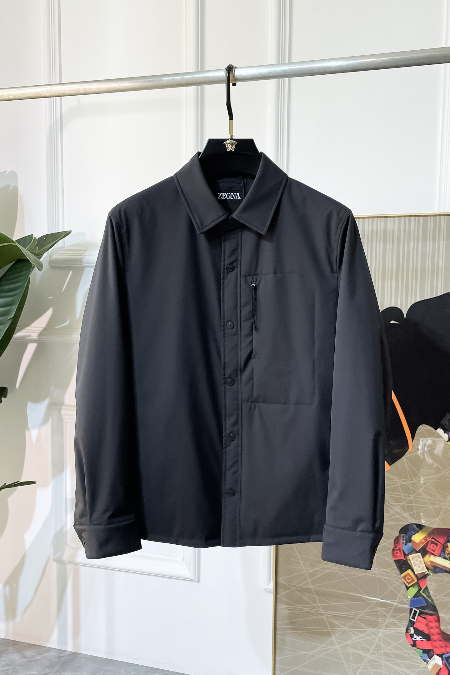 NO:528520,JINIA - 2025ss autumn and winter hot boutique jacket, customized high-quality polyester fiber fabric!  Top-level fashion brand elements logo design, complete with three standards!  The original hardware and accessories have smooth lines and exquisite craftsmanship, excellent upper body style, comfortable fabric, windproof and warm, and casual matching are very fashionable, handsome, casual and fashionable men's must-have!  Size M-3XL can wear up to 190 catties!  ,zegna,jackets & coats,jackets & coats,alexander wang19860909杰尼娅- 2025ss秋冬大爆款精品夹克外套,定制高品质聚酯纤维面料！顶级时尚大牌元素logo设计,三标齐全！原版五金辅料,线条流畅,工艺精致,上身版型超赞,面料舒适,挡风保暖,随意搭配都非常时尚帅气休闲时尚男仕必备款哦！尺码M-3XL 最大可穿190斤！,,zegna,jackets & coats,jackets & coats,alexander wang,Men's clothing