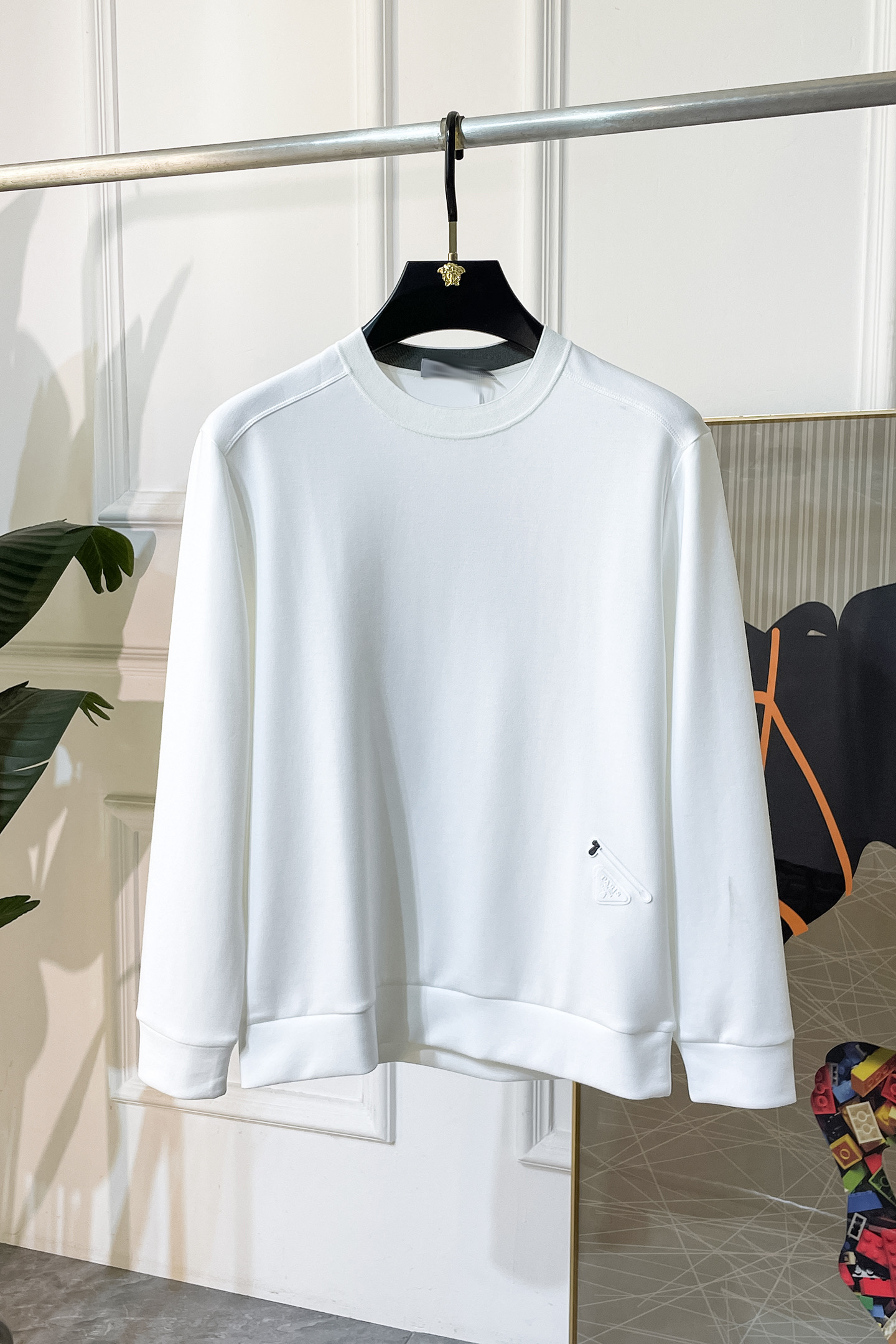 NO:525226,Prada - SS's's new autumn style, the highest version of fashionable sweatshirts and T-shirts, a must-have classic work every year. It is favored and praised by major stars. It is selected with high-end European cotton blend fabrics, heavy craftsmanship production, original hardware and auxiliary materials logo design, soft and smooth, and dense texture!  Fashionable and stylish upper body!  One of the impeccable must-choose styles for autumn!  M-3XL, prada, hoodie, sweatshirts, tees, t-shirt, alexander wang19860909普拉达 - ss秋季大爆新款,最高版本时尚卫衣T恤、每年必出的经典之作.受各大明星的青睐推崇,精选高端欧棉混纺面料,重工艺制作,原版五金辅料logo设计,柔软顺滑,质地密实！上身时尚有型！秋季无可挑剔必选款式之一！M-3XL,,prada,hoodie,sweatshirts,tees，t-shirt,alexander wang,Men's clothing