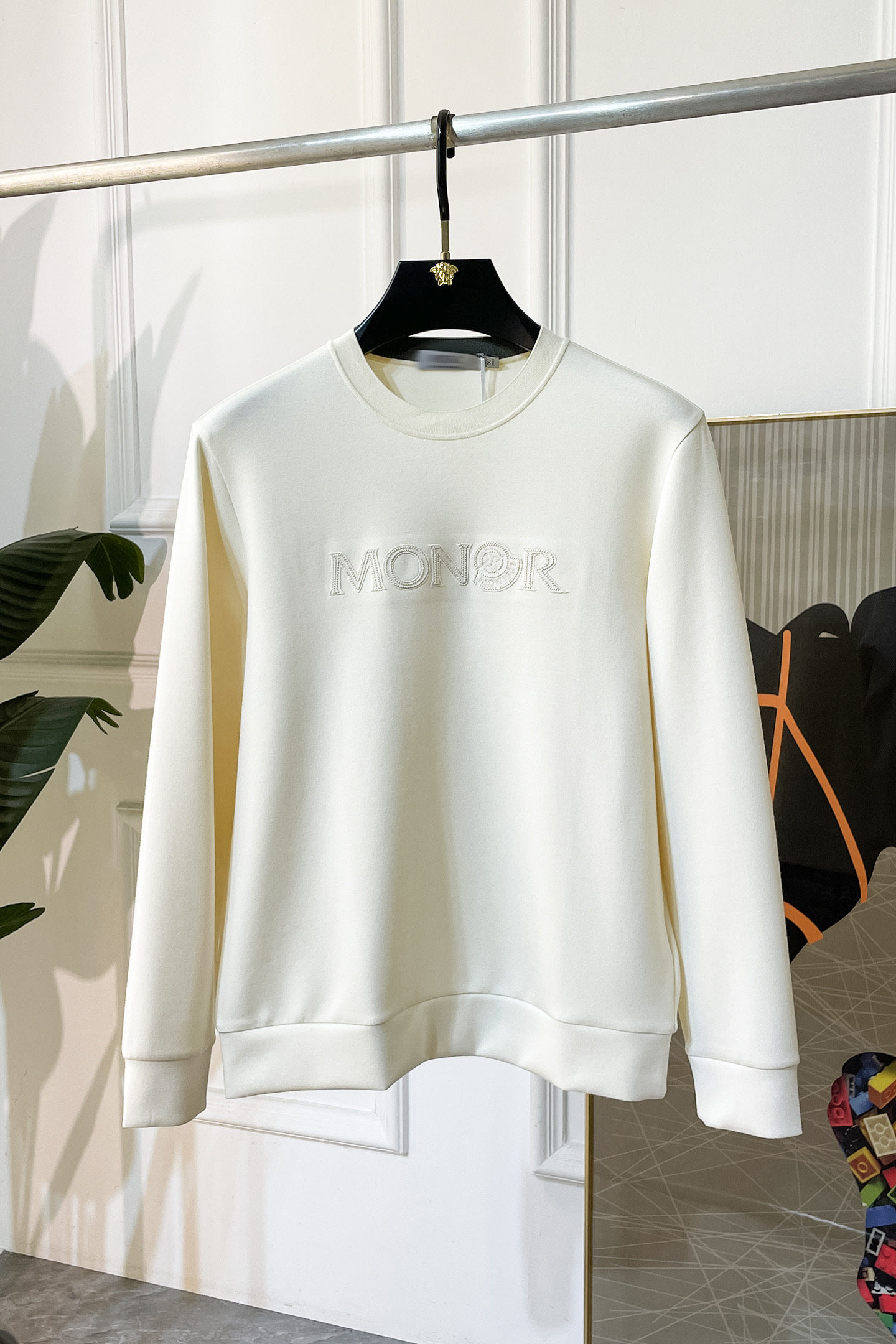 NO:525227,The new style of the ss fall, the highest version of the fashionable sweatshirt T-shirt, a must-have classic work every year. It is favored and praised by major stars, and is selected with high-end European cotton blend fabrics, heavy craftsmanship production, original hardware and auxiliary materials logo design, soft and smooth, and dense texture!  Fashionable and stylish upper body!  One of the impeccable must-choose styles for autumn!  M-3XL, Moncler, hoodie, sweatshirts, tees, t-shirt, alexander wang19860909蒙口 - ss秋季大爆新款,最高版本时尚卫衣T恤、每年必出的经典之作.受各大明星的青睐推崇,精选高端欧棉混纺面料,重工艺制作,原版五金辅料logo设计,柔软顺滑,质地密实！上身时尚有型！秋季无可挑剔必选款式之一！M-3XL,,Moncler,hoodie,sweatshirts,tees，t-shirt,alexander wang,Men's clothing