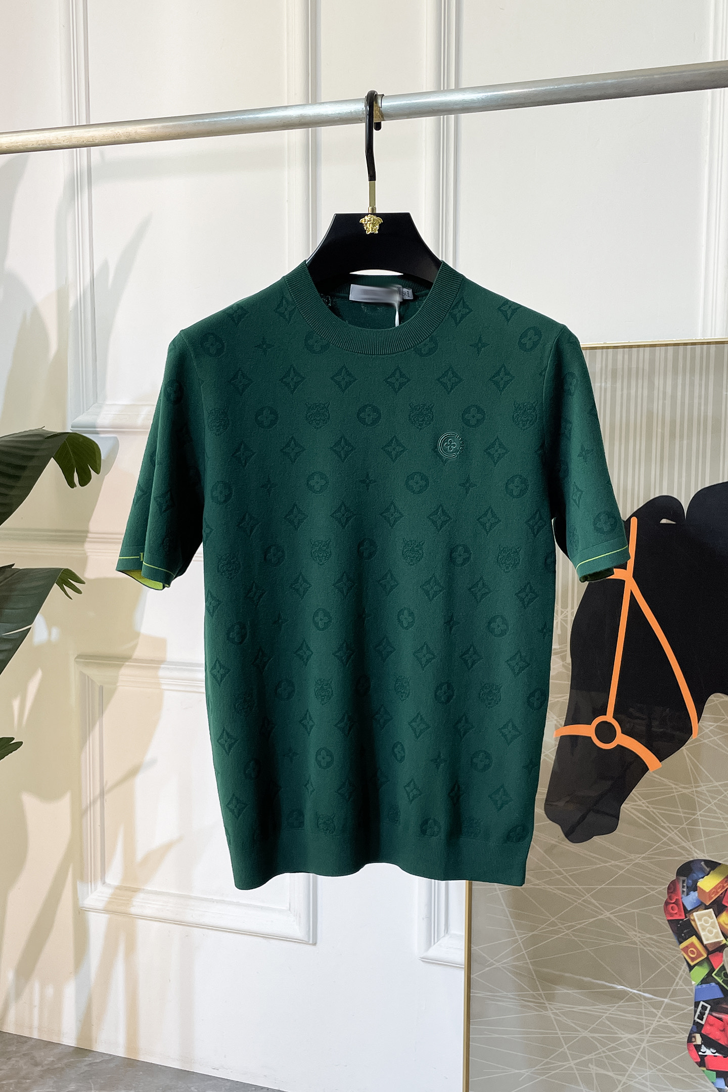 NO:531736,LV -ss autumn and winter half-sleeved base shirt series!  Casual business wear, essential for inner wear, selected top-grade - worsted mulberry silk blended fabric, delicate feel, close-fitting and comfortable without tying, good upper body style, warm wear, the counter logo design is very unique, male gods, don’t miss it!  Size M-3XL, louis vuitton,alexander wang19860909LV -ss秋冬半袖打底衫系列！休闲商务外穿 内搭必备款,精选上等-精纺桑蚕丝混纺面料,面料手感细腻,贴身舒适不扎肉,上身版型好 穿着保暖,专柜标志设计非常独特,男神们别错过！ 尺码 M-3XL,,louis vuitton,alexander wang,Men's clothing