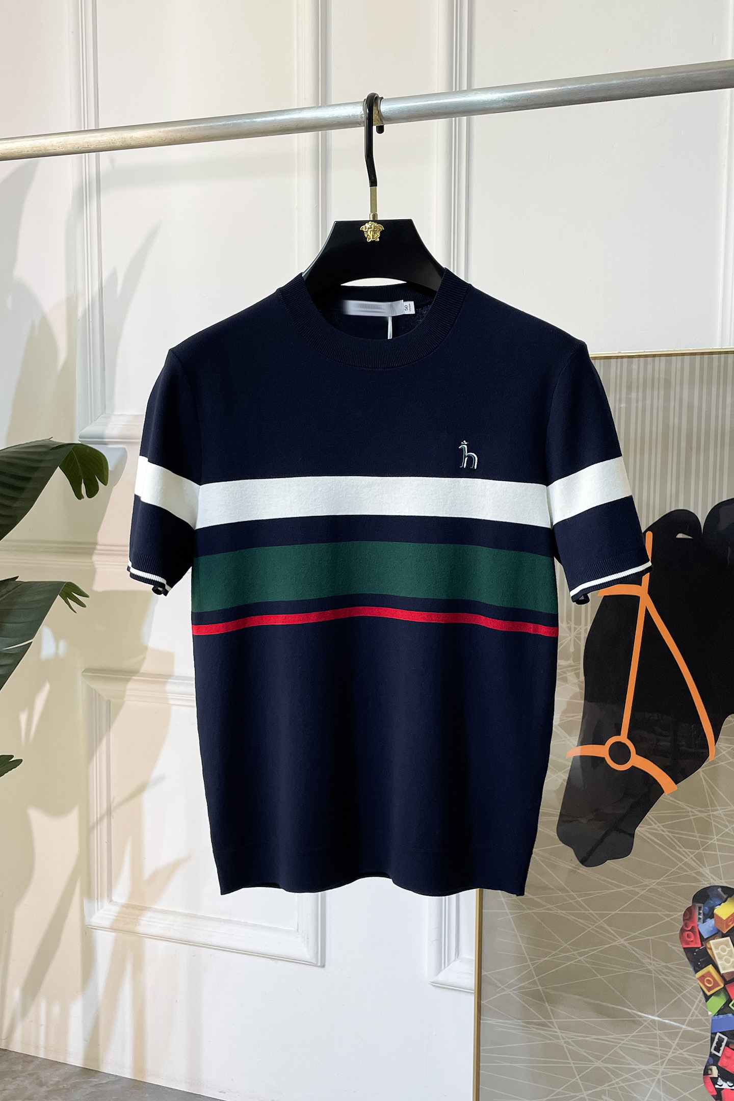 NO:524230,Hermas -ss autumn and winter half-sleeved base shirt series!  Casual business wear, essential for inner wear, selected top-grade - worsted mulberry silk blended fabric, delicate feel, close-fitting and comfortable without tying, good upper body style, warm wear, the counter logo design is very unique, male gods, don’t miss it!  Size M-3XL, hermes,alexander wang19860909爱玛仕 -ss秋冬半袖打底衫系列！休闲商务外穿 内搭必备款,精选上等-精纺桑蚕丝混纺面料,面料手感细腻,贴身舒适不扎肉,上身版型好 穿着保暖,专柜标志设计非常独特,男神们别错过！ 尺码 M-3XL,,hermes,alexander wang,Men's clothing