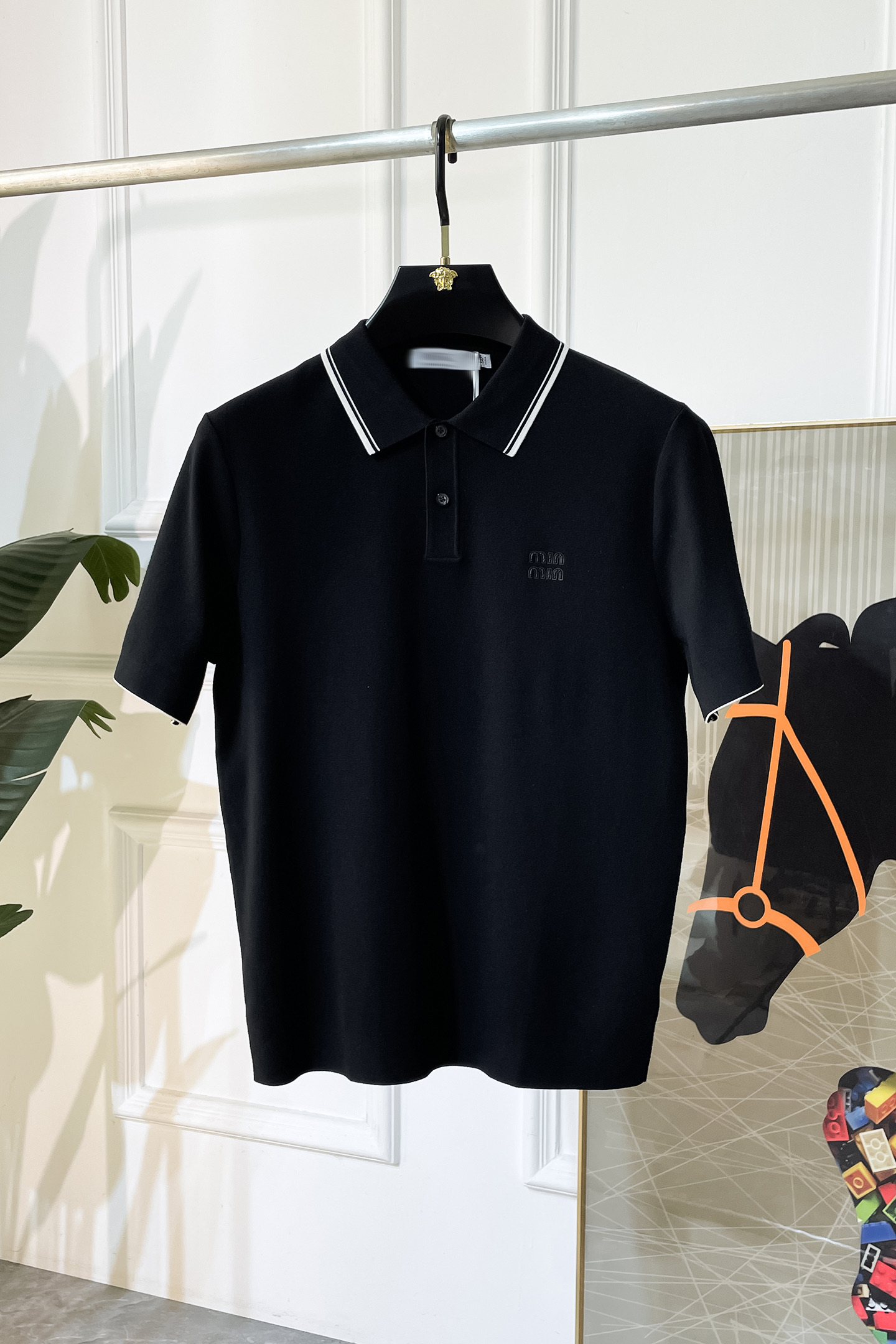 NO:531733,Misunderstanding -ss autumn and winter half-sleeved base shirt series!  Casual business wear, essential for inner wear, selected top-grade - worsted mulberry silk blended fabric, delicate feel, close-fitting and comfortable without tying, good upper body style, warm wear, the counter logo design is very unique, male gods, don’t miss it!  Size M-3XL, alexander wang19860909谬谬 -ss秋冬半袖打底衫系列！休闲商务外穿 内搭必备款,精选上等-精纺桑蚕丝混纺面料,面料手感细腻,贴身舒适不扎肉,上身版型好 穿着保暖,专柜标志设计非常独特,男神们别错过！ 尺码 M-3XL,,alexander wang,Men's clothing