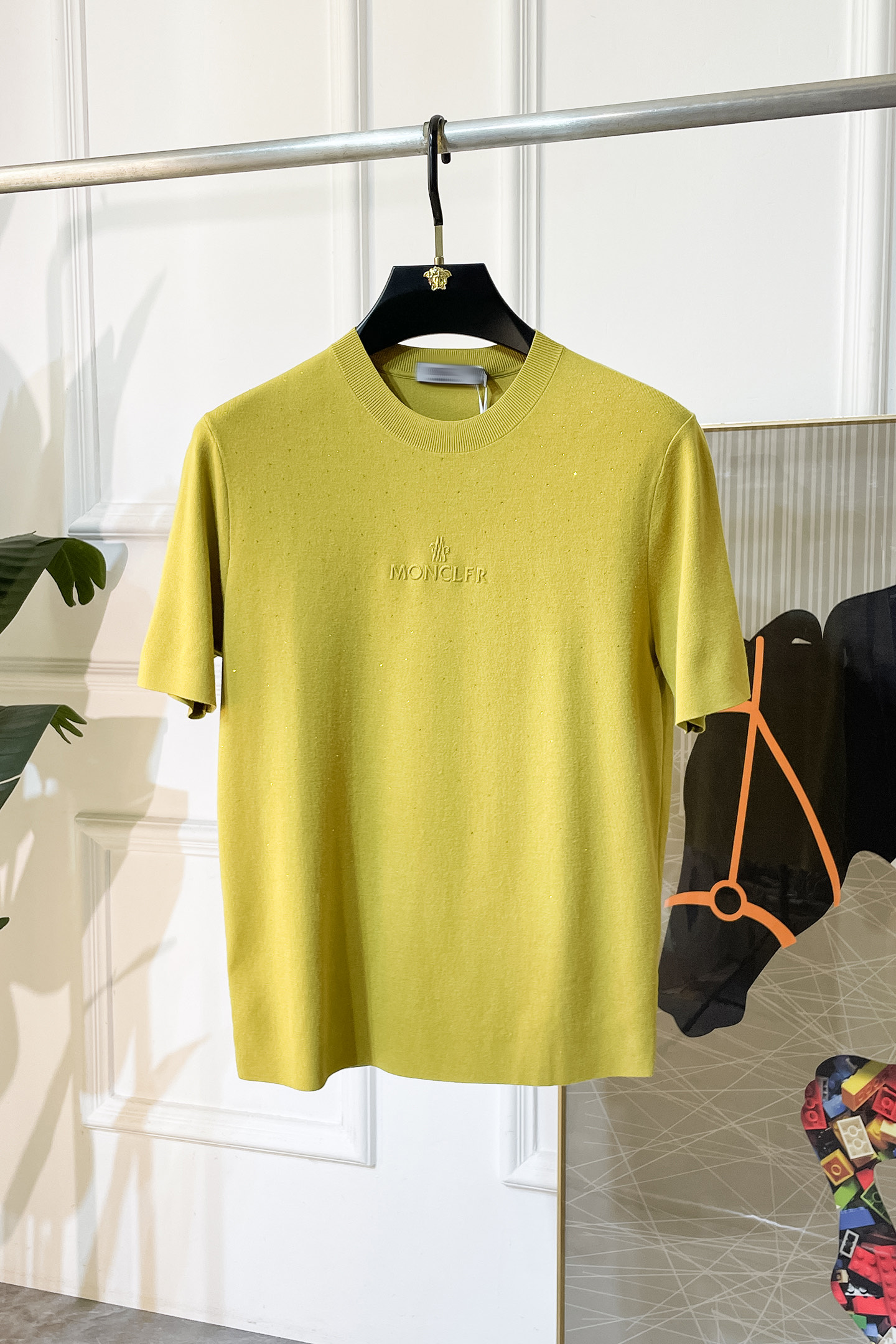 NO:524229,Covered -ss autumn and winter half-sleeved base shirt series!  Casual business wear, essential for inner wear, selected top-grade - worsted mulberry silk blended fabric, delicate feel, close-fitting and comfortable without tying, good upper body style, warm wear, the counter logo design is very unique, male gods, don’t miss it!  Size M-3XL, Moncler,alexander wang19860909蒙口 -ss秋冬半袖打底衫系列！休闲商务外穿 内搭必备款,精选上等-精纺桑蚕丝混纺面料,面料手感细腻,贴身舒适不扎肉,上身版型好 穿着保暖,专柜标志设计非常独特,男神们别错过！ 尺码 M-3XL,,Moncler,alexander wang,Men's clothing