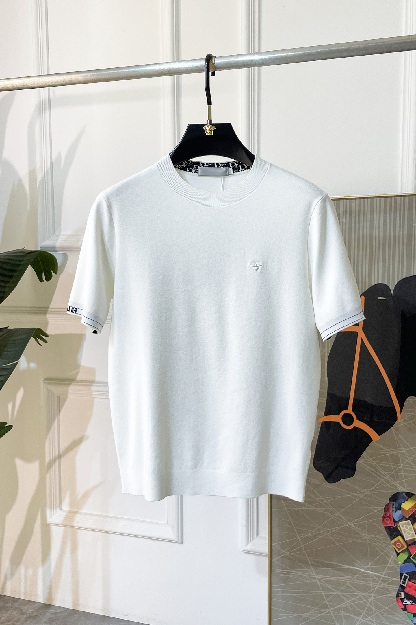 NO:531730,Dior -ss autumn and winter half-sleeved base shirt series!  Casual business wear, essential for inner wear, selected top-grade - worsted mulberry silk blended fabric, delicate feel, close-fitting and comfortable without tying, good upper body style, warm wear, the counter logo design is very unique, male gods, don’t miss it!  Size M-3XL,dior,alexander wang19860909迪奥 -ss秋冬半袖打底衫系列！休闲商务外穿 内搭必备款,精选上等-精纺桑蚕丝混纺面料,面料手感细腻,贴身舒适不扎肉,上身版型好 穿着保暖,专柜标志设计非常独特,男神们别错过！ 尺码 M-3XL,,dior,alexander wang,Men's clothing