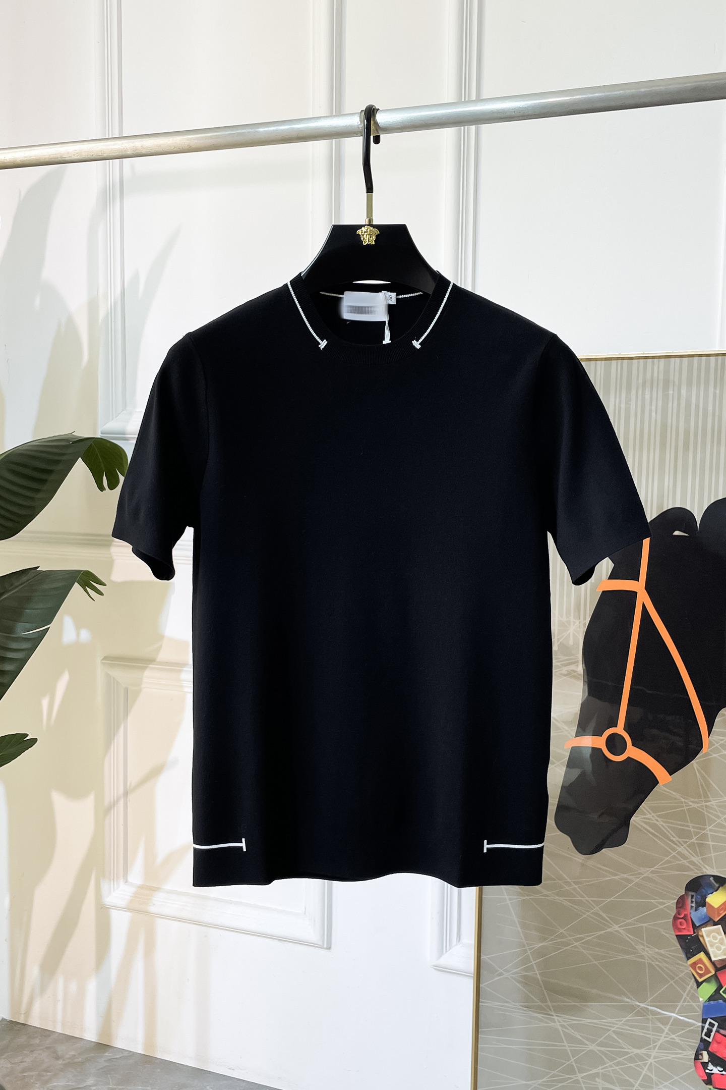 NO:531751,Hermas -ss autumn and winter half-sleeved base shirt series!  Casual business wear, essential for inner wear, selected top-grade - worsted mulberry silk blended fabric, delicate feel, close-fitting and comfortable without tying, good upper body style, warm wear, the counter logo design is very unique, male gods, don’t miss it!  Size M-3XL, hermes,alexander wang19860909爱玛仕 -ss秋冬半袖打底衫系列！休闲商务外穿 内搭必备款,精选上等-精纺桑蚕丝混纺面料,面料手感细腻,贴身舒适不扎肉,上身版型好 穿着保暖,专柜标志设计非常独特,男神们别错过！ 尺码 M-3XL,,hermes,alexander wang,Men's clothing