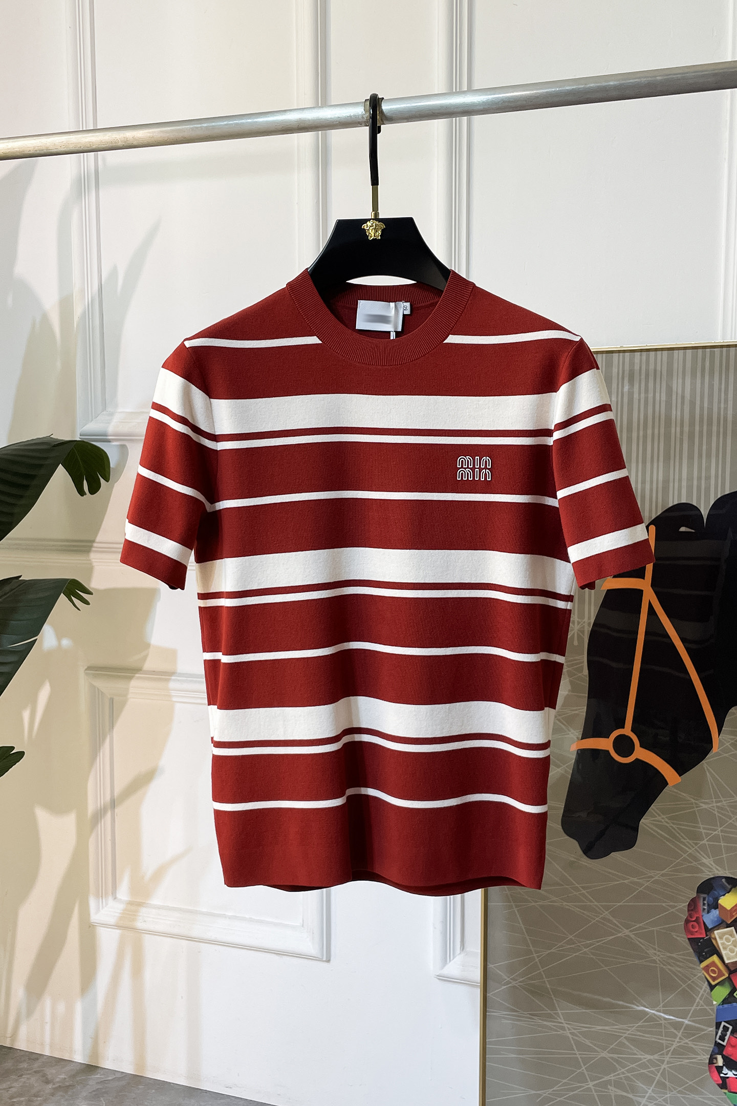 NO:531740,Misunderstanding -ss autumn and winter half-sleeved base shirt series!  Casual business wear, essential for inner wear, selected top-grade - worsted mulberry silk blended fabric, delicate feel, close-fitting and comfortable without tying, good upper body style, warm wear, the counter logo design is very unique, male gods, don’t miss it!  Size M-3XL, alexander wang19860909谬谬 -ss秋冬半袖打底衫系列！休闲商务外穿 内搭必备款,精选上等-精纺桑蚕丝混纺面料,面料手感细腻,贴身舒适不扎肉,上身版型好 穿着保暖,专柜标志设计非常独特,男神们别错过！ 尺码 M-3XL,,alexander wang,Men's clothing