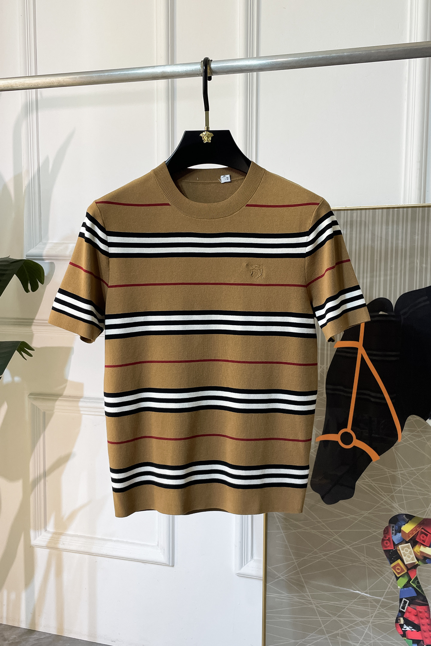 NO:531742,Burberry -ss autumn and winter half-sleeved base shirt series!  Casual business wear, essential for inner wear, selected top-grade - worsted mulberry silk blended fabric, delicate feel, close-fitting and comfortable without tying, good upper body style, warm wear, the counter logo design is very unique, male gods, don’t miss it!  Size M-3XL, burberry,alexander wang19860909巴宝莉 -ss秋冬半袖打底衫系列！休闲商务外穿 内搭必备款,精选上等-精纺桑蚕丝混纺面料,面料手感细腻,贴身舒适不扎肉,上身版型好 穿着保暖,专柜标志设计非常独特,男神们别错过！ 尺码 M-3XL,,burberry,alexander wang,Men's clothing