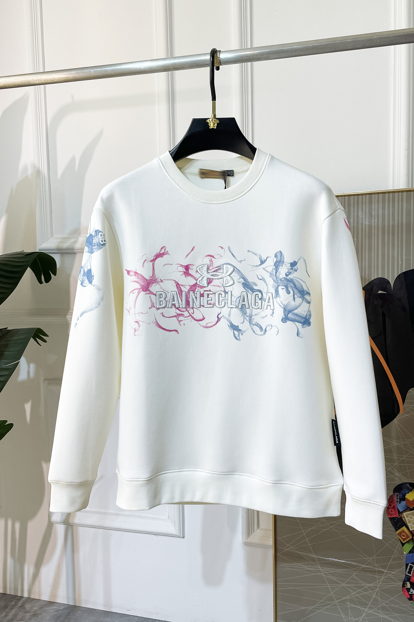 NO:526344,Balenciaga - 2025ss autumn new model, the highest version of fashionable sweatshirts and T-shirts, a must-have classic work every year. It is favored and praised by major stars. It is selected with high-end European cotton blend fabrics, heavy craftsmanship production, original hardware and auxiliary materials logo design, soft and smooth, and dense texture!  Fashionable and stylish upper body!  One of the impeccable must-choose styles for autumn!  M-3XL, balenciaga, hoodie, sweatshirts, tees, t-shirt, alexander wang19860909巴黎世家 - 2025ss秋季大爆新款,最高版本时尚卫衣T恤、每年必出的经典之作.受各大明星的青睐推崇,精选高端欧棉混纺面料,重工艺制作,原版五金辅料logo设计,柔软顺滑,质地密实！上身时尚有型！秋季无可挑剔必选款式之一！M-3XL,,balenciaga,hoodie,sweatshirts,tees，t-shirt,alexander wang,Men's clothing