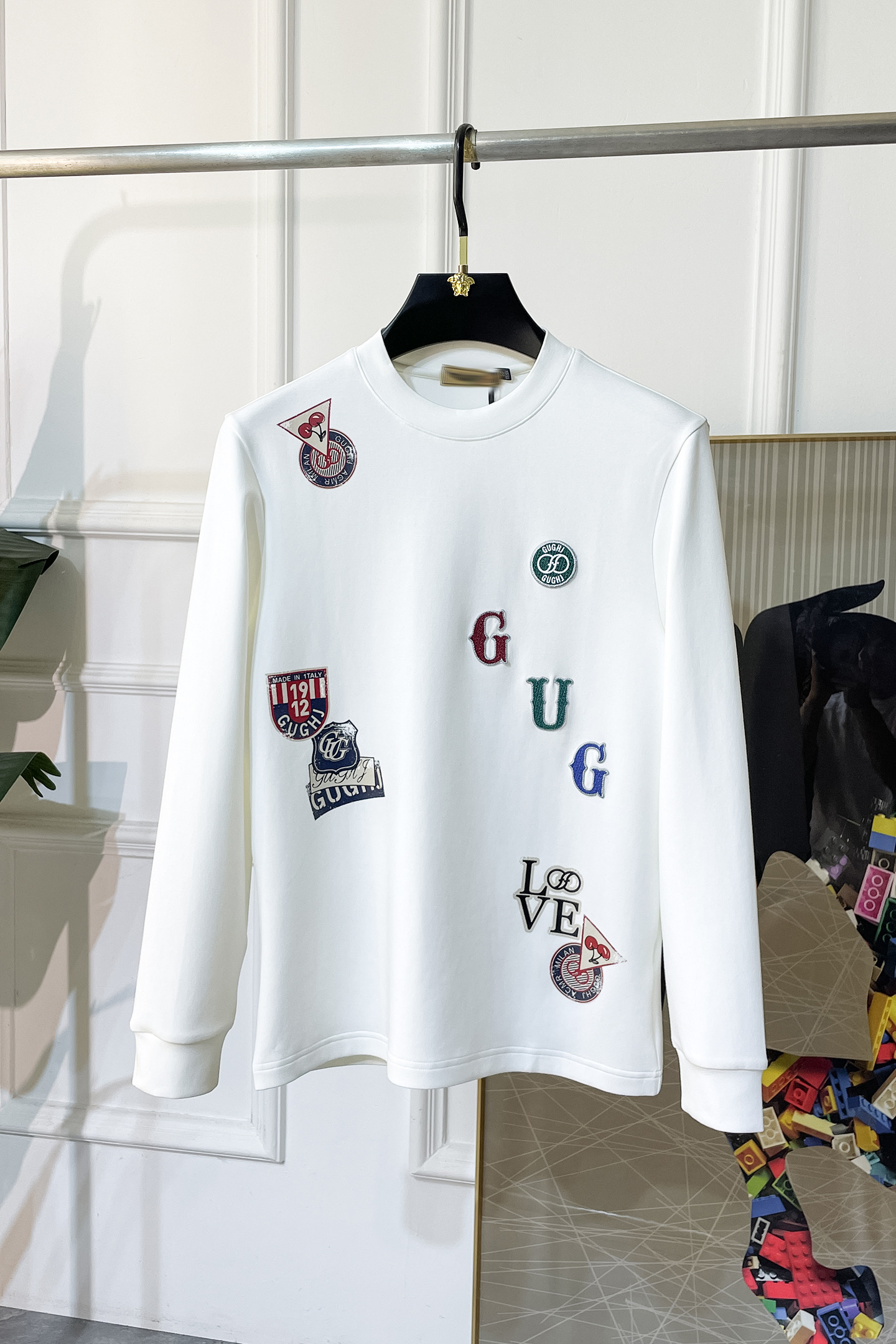 NO:524233,Guqi - SS's autumn new style, the highest version of fashionable pullover sweatshirts and T-shirts, a must-have classic work every year. It is favored and praised by major stars. It is selected with high-end European cotton blend fabrics, heavy craftsmanship production, original hardware and auxiliary materials logo design, soft and smooth, and dense texture!  Fashionable and stylish upper body!  One of the impeccable must-choose styles for autumn!  M-3XL, hoodie, sweatshirts,tees,t-shirt,alexander wang19860909古奇 - ss秋季大爆新款,最高版本时尚套头卫衣T恤、每年必出的经典之作.受各大明星的青睐推崇,精选高端欧棉混纺面料,重工艺制作,原版五金辅料logo设计,柔软顺滑,质地密实！上身时尚有型！秋季无可挑剔必选款式之一！M-3XL,,hoodie,sweatshirts,tees，t-shirt,alexander wang,Men's clothing