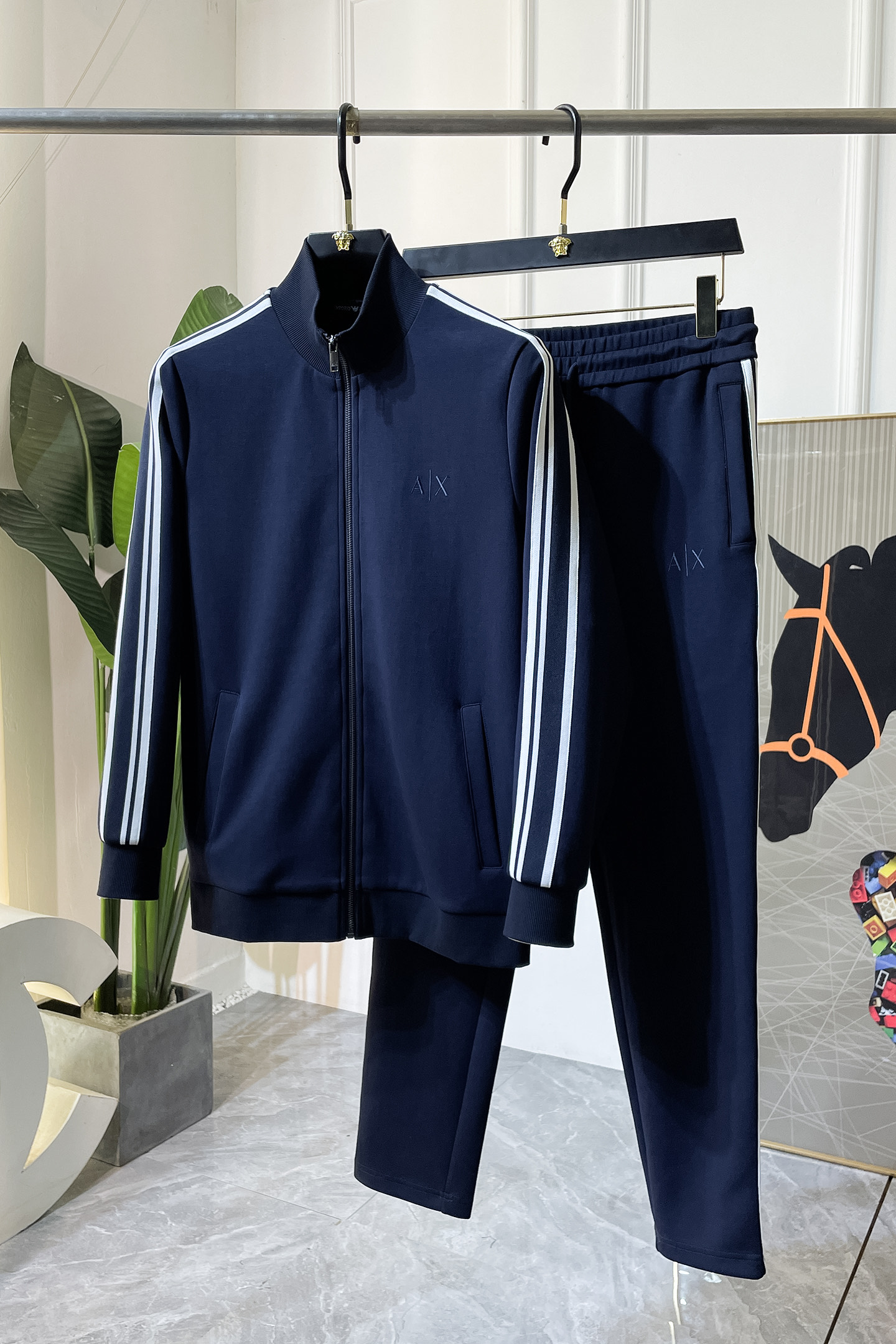 NO:526361,Armani - 2025ss autumn outfit new casual set!  Celebrities’ favorite fashion casual suits, simple and generous, craft design on the official website!  Clean and neat tailored, full of urban style. It is available for exclusive top custom fabrics, soft and dry, and the upper body has a crisp and stylish effect. The three-dimensional cutting process and the style are all high-standard and appropriate silhouette versions!  It’s not tight, just feel good when you wear it. With so many top-quality raw materials, you can create high-end products with unparalleled value. The first choice for high-end fashion fashion people with a complete range of three standards, and the upper body effect is super good!  Code number M-4XL, Armani,alexander wang19860909阿玛尼 - 2025ss秋装新品休闲套装！明星最爱时装味休闲套装 简单大方,官网11工艺设计！干净利落剪裁 都市风十足 可供独家顶级定制面料,手感软糯干爽,上身效果挺括有型.立体裁剪工艺,版型上都是高标准,恰当好处的廓型版！又恰恰不紧绷,穿上心情就好,如此众多的顶级原料,打造出价值感无与伦比的高端产品,三标齐全高端潮流时尚人士首选,上身效果超级好看！码数M-4XL,,armani,alexander wang,Men's clothing