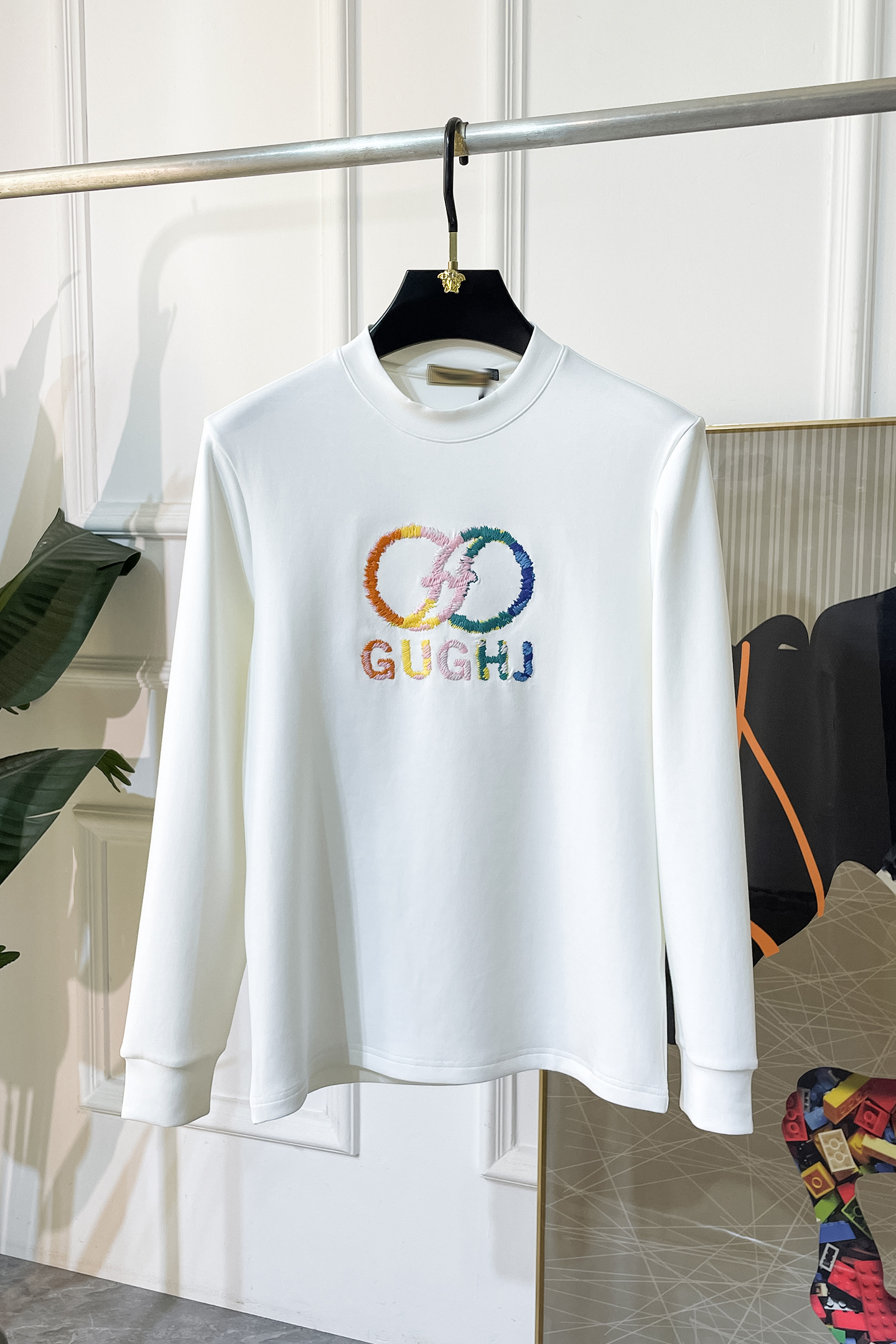 NO:524237,Guqi - SS's autumn new style, the highest version of fashionable pullover sweatshirts and T-shirts, a must-have classic work every year. It is favored and praised by major stars. It is selected with high-end European cotton blend fabrics, heavy craftsmanship production, original hardware and auxiliary materials logo design, soft and smooth, and dense texture!  Fashionable and stylish upper body!  One of the impeccable must-choose styles for autumn!  M-3XL, hoodie, sweatshirts,tees,t-shirt,alexander wang19860909古奇 - ss秋季大爆新款,最高版本时尚套头卫衣T恤、每年必出的经典之作.受各大明星的青睐推崇,精选高端欧棉混纺面料,重工艺制作,原版五金辅料logo设计,柔软顺滑,质地密实！上身时尚有型！秋季无可挑剔必选款式之一！M-3XL,,hoodie,sweatshirts,tees，t-shirt,alexander wang,Men's clothing