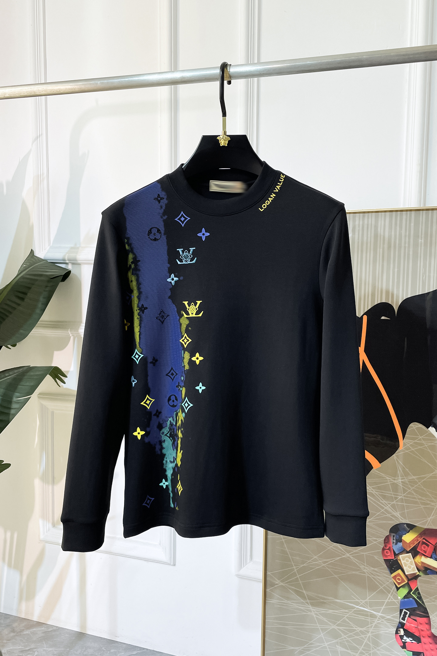 NO:524239,LV - SS's autumn new style, the highest version of fashionable pullover sweatshirt T-shirt, a must-have classic work every year. It is favored and praised by major stars. It is selected high-end European cotton blend fabrics, heavy craftsmanship production, original hardware auxiliary material logo design, soft and smooth, and dense texture!  Fashionable and stylish upper body!  One of the impeccable must-choose styles for autumn!  M-3XL, louis vuitton, hoodie, sweatshirts, tees, t-shirt, alexander wang19860909LV - ss秋季大爆新款,最高版本时尚套头卫衣T恤、每年必出的经典之作.受各大明星的青睐推崇,精选高端欧棉混纺面料,重工艺制作,原版五金辅料logo设计,柔软顺滑,质地密实！上身时尚有型！秋季无可挑剔必选款式之一！M-3XL,,louis vuitton,hoodie,sweatshirts,tees，t-shirt,alexander wang,Men's clothing