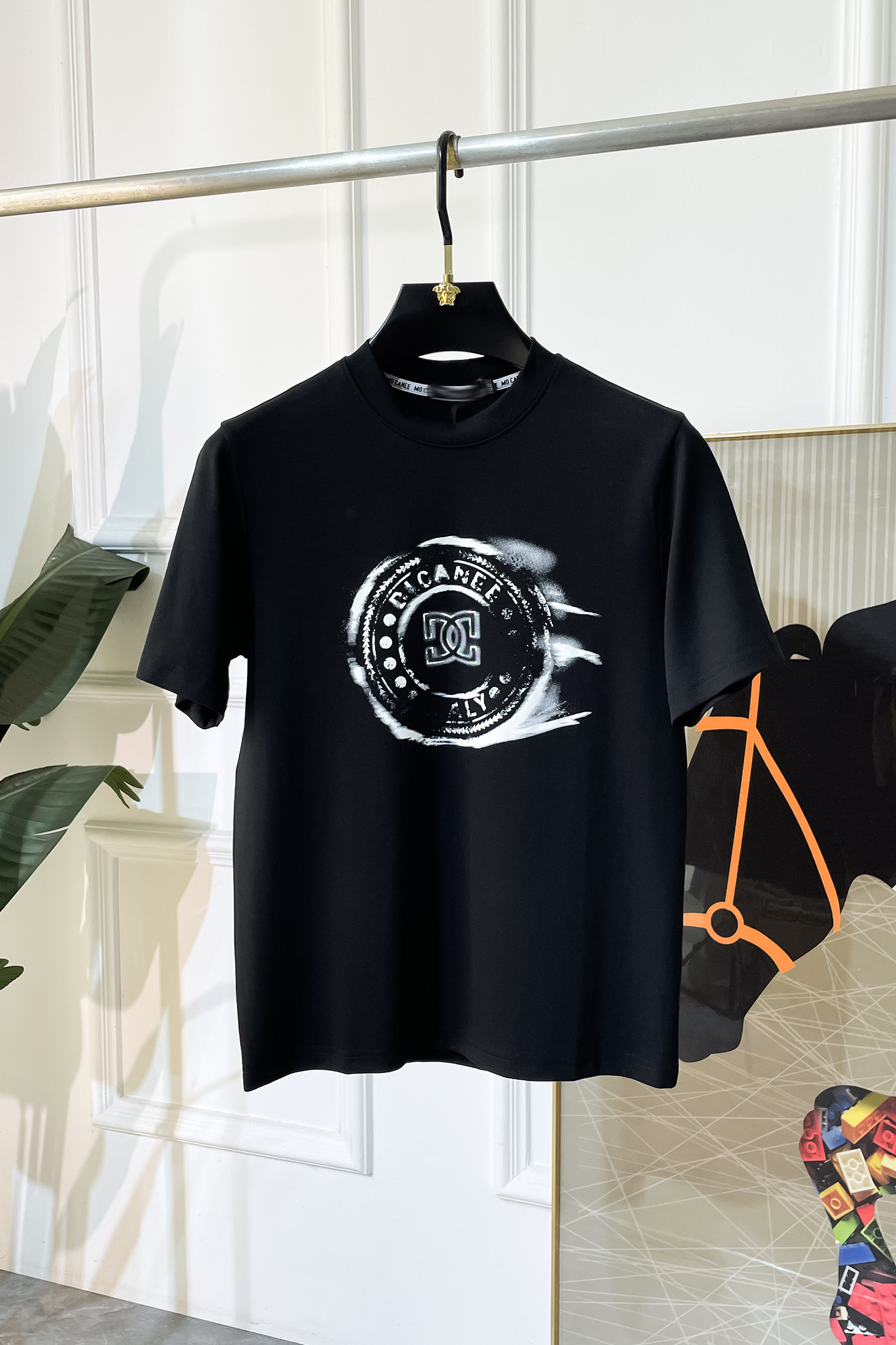 NO:524234,DG -ss autumn and winter half-sleeved base shirt series!  Casual business wear, essential for inner wear, selected top-split modal blend fabric, the fabric feels delicate, close-fitting and comfortable without thorning, the upper body style is good, warm, the counter logo design is very unique, male gods, don’t miss it!  Size M-3XL, alexander wang19860909DG -ss秋冬半袖打底衫系列！休闲商务外穿 内搭必备款,精选上等-精纺莫代尔混纺面料,面料手感细腻,贴身舒适不扎肉,上身版型好 穿着保暖,专柜标志设计非常独特,男神们别错过！ 尺码 M-3XL,,alexander wang,Men's clothing