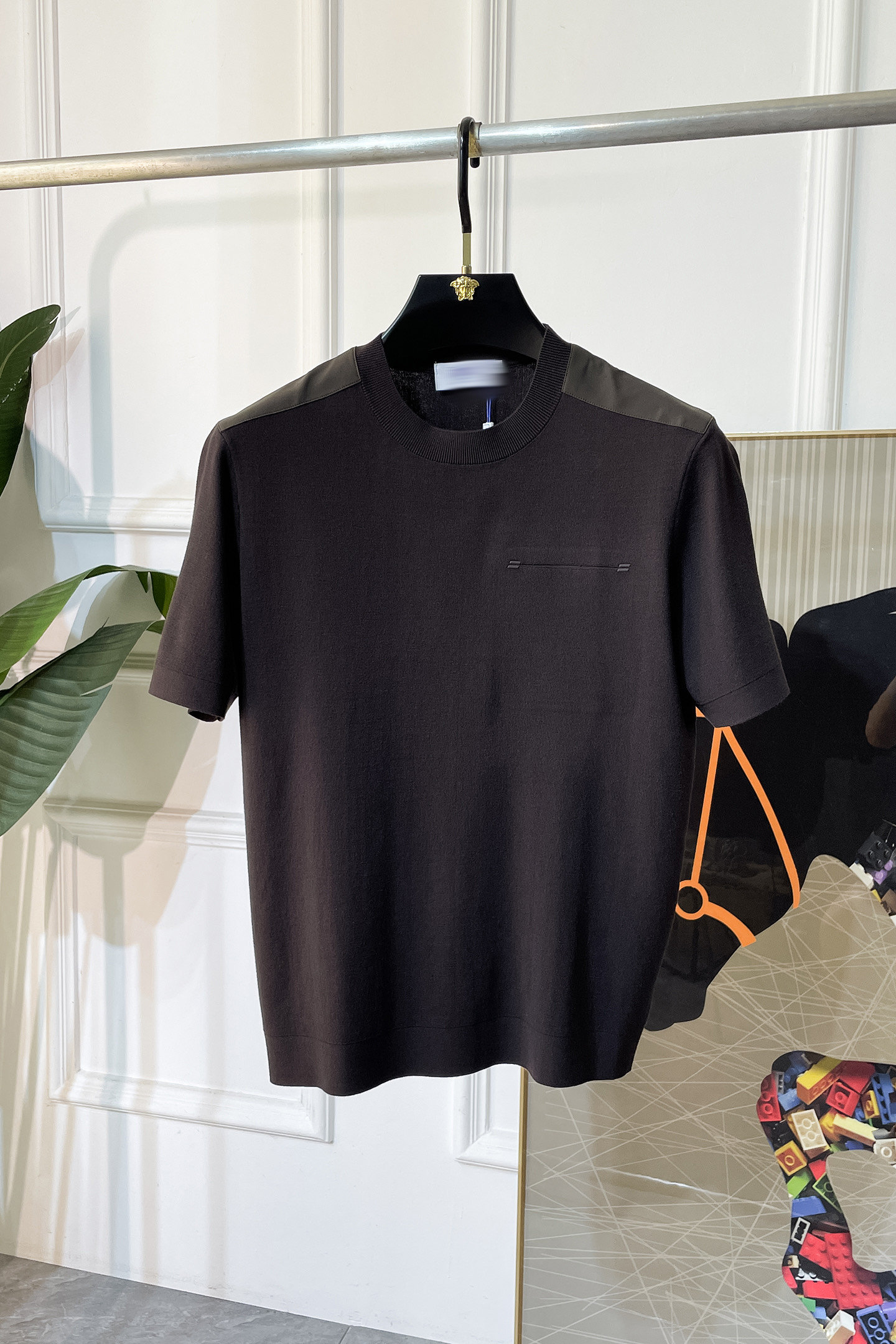 NO:527462,Hermas -ss autumn and winter half-sleeved base shirt series!  Casual business wear, essential for inner wear, selected top-grade - worsted mulberry silk blended fabric, delicate feel, close-fitting and comfortable without tying, good upper body style, warm wear, the counter logo design is very unique, male gods, don’t miss it!  Size M-3XL, hermes,alexander wang19860909爱玛仕 -ss秋冬半袖打底衫系列！休闲商务外穿 内搭必备款,精选上等-精纺桑蚕丝混纺面料,面料手感细腻,贴身舒适不扎肉,上身版型好 穿着保暖,专柜标志设计非常独特,男神们别错过！ 尺码 M-3XL,,hermes,alexander wang,Men's clothing