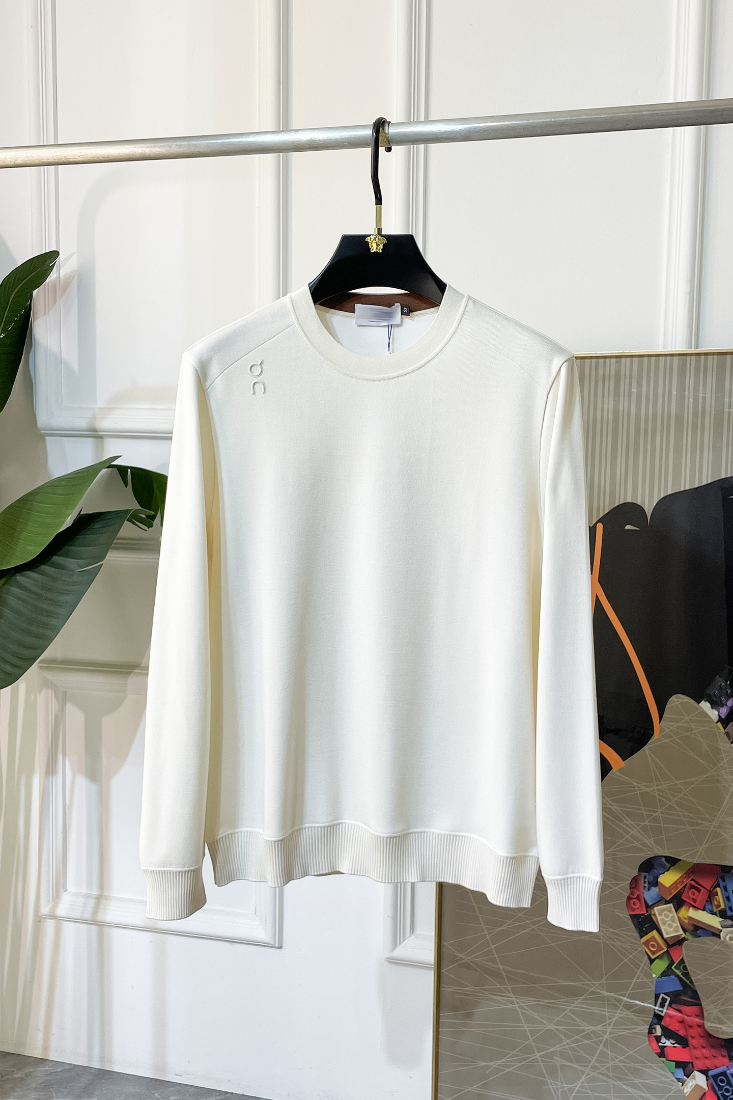 NO:525225,Lulu - ss has a new autumn style, the highest version of the fashionable cashmere sweatshirt and T-shirt, a must-have classic work every year. It is favored and praised by major stars. It is selected with high-end European cotton blend fabrics, heavy craftsmanship production, original hardware and auxiliary materials logo design, soft and smooth, and dense texture!  Fashionable and stylish upper body!  One of the impeccable must-choose styles for autumn!  M-3XL, hoodie, sweatshirts,tees,t-shirt,alexander wang19860909Lulu - ss秋季大爆新款,最高版本时尚羊绒卫衣T恤、每年必出的经典之作.受各大明星的青睐推崇,精选高端欧棉混纺面料,重工艺制作,原版五金辅料logo设计,柔软顺滑,质地密实！上身时尚有型！秋季无可挑剔必选款式之一！M-3XL,,hoodie,sweatshirts,tees，t-shirt,alexander wang,Men's clothing