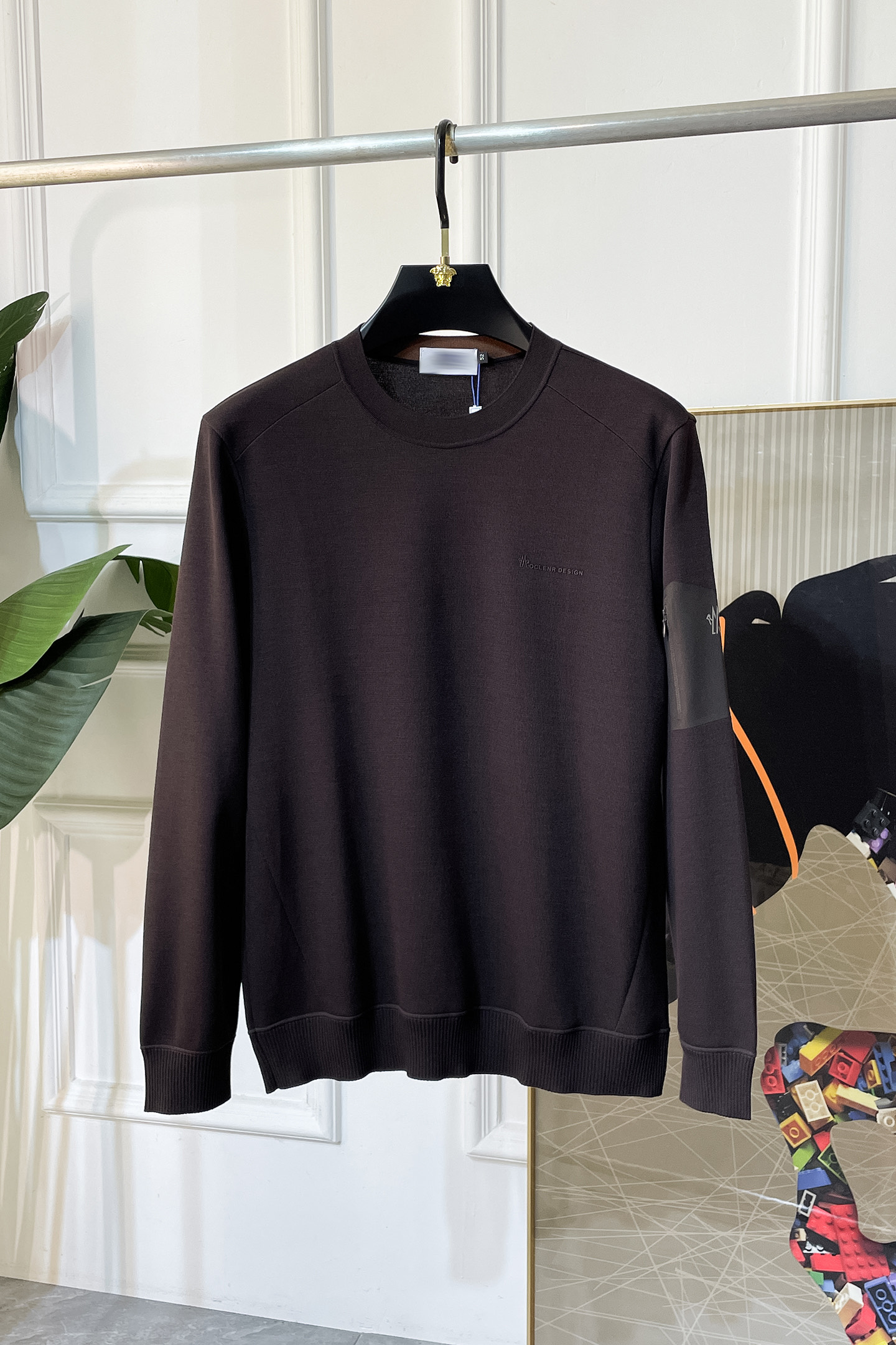 NO:524240,The new style of the ss fall, the highest version of the fashionable cashmere sweatshirt T-shirt, a must-have classic work every year. It is favored and praised by major stars, and is selected with high-end European cotton blend fabrics, heavy craftsmanship production, original hardware and auxiliary materials logo design, soft and smooth, and dense texture!  Fashionable and stylish upper body!  One of the impeccable must-choose styles for autumn!  M-3XL, Moncler, hoodie, sweatshirts, tees, t-shirt, alexander wang19860909蒙口 - ss秋季大爆新款,最高版本时尚羊绒卫衣T恤、每年必出的经典之作.受各大明星的青睐推崇,精选高端欧棉混纺面料,重工艺制作,原版五金辅料logo设计,柔软顺滑,质地密实！上身时尚有型！秋季无可挑剔必选款式之一！M-3XL,,Moncler,hoodie,sweatshirts,tees，t-shirt,alexander wang,Men's clothing