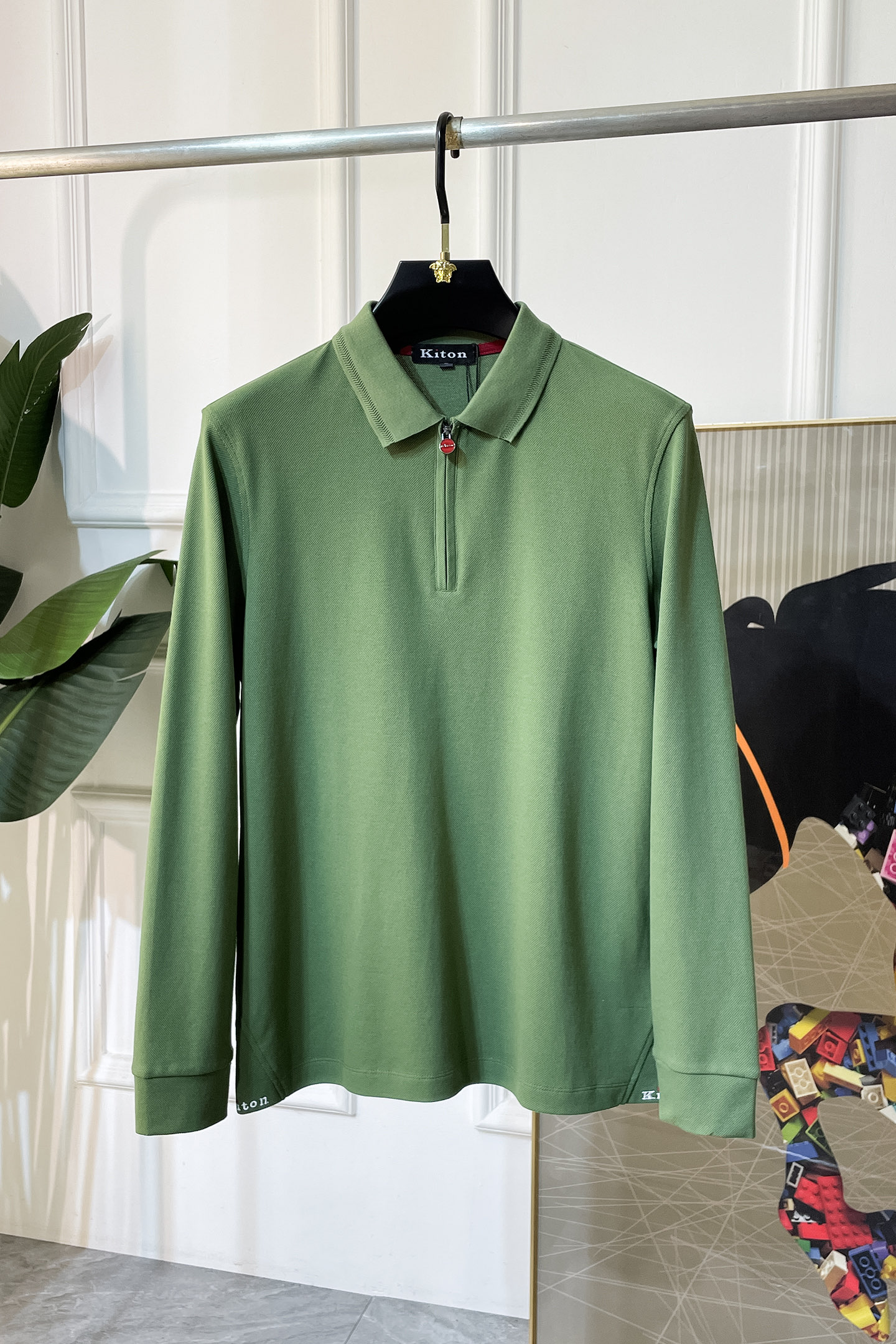 NO:525220,Kiton-ss autumn and winter counter is a big polo long-sleeved T-shirt, casual and fashionable outside, essential for inner wear, customized imported high-end cotton fabric, delicate fabric, close-fitting and comfortable without thorn, good upper body style, warm, the counter logo design is very unique, original quality and craftsmanship is absolutely the highest version in the market, the top original version is super-skinned, soft and crisp, not easy to deform. The lock edge sewing plates are very rigorous and exquisite, absolutely first-line OEM requirements!  Don't miss it, male gods!  Size M-3XL can wear up to 200 catties!  ,,tees,t-shirt,alexander wang19860909Kiton- ss秋冬专柜大爆款polo长袖T恤,休闲时尚外穿 内搭必备款,定制进口高级棉面料,面料手感细腻,贴身舒适不扎肉,上身版型好 穿着保暖,专柜标志设计非常独特,原版品质与工艺 绝对市场最高版本 顶级原版穿着超赞 柔顺挺括,不易变形.锁边缝盘都非常严谨考究 绝对一线代工要求！男神们别错过！ 尺码 M-3XL 最大可穿200斤！,,tees，t-shirt,alexander wang,Men's clothing