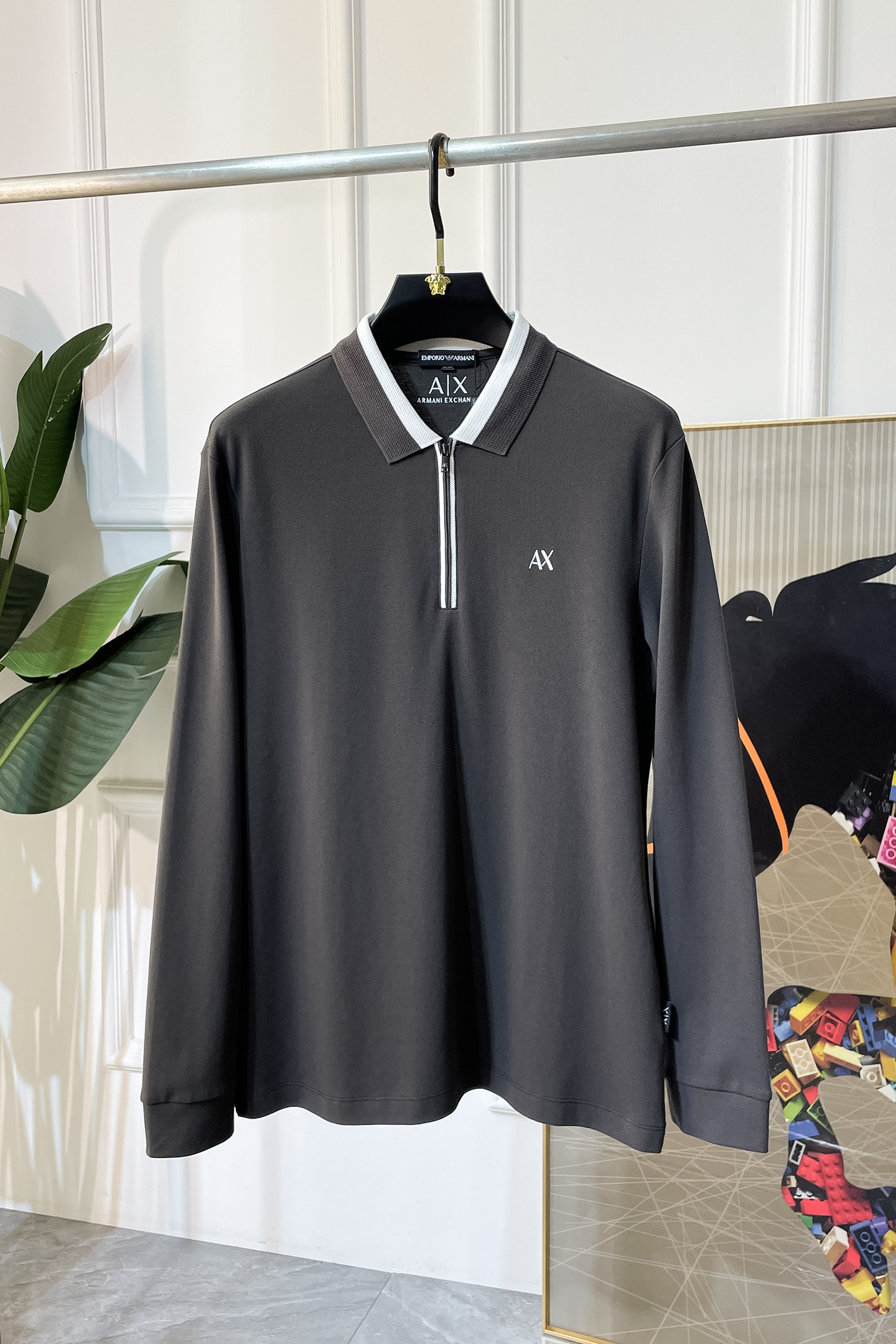 NO:531739,Armani-Ss Autumn and Winter Counter Polo long-sleeved T-shirt, casual and fashionable outside, essential for inner wear, customized imported high-end cotton fabric, delicate fabric, close-fitting and comfortable without thorn, good upper body style, warm, the counter logo design is very unique, original quality and craftsmanship is absolutely the highest version in the market, the top original version is super dressed, soft and crisp, not easy to deform. The lock edge seam plate is very rigorous and exquisite, absolutely first-line OEM requirements!  Don't miss it, male gods!  Size M-3XL can wear up to 200 catties!  ,,armani,tees,t-shirt,alexander wang19860909阿玛尼- ss秋冬专柜大爆款polo长袖T恤,休闲时尚外穿 内搭必备款,定制进口高级棉面料,面料手感细腻,贴身舒适不扎肉,上身版型好 穿着保暖,专柜标志设计非常独特,原版品质与工艺 绝对市场最高版本 顶级原版穿着超赞 柔顺挺括,不易变形.锁边缝盘都非常严谨考究 绝对一线代工要求！男神们别错过！ 尺码 M-3XL 最大可穿200斤！,,armani,tees，t-shirt,alexander wang,Men's clothing