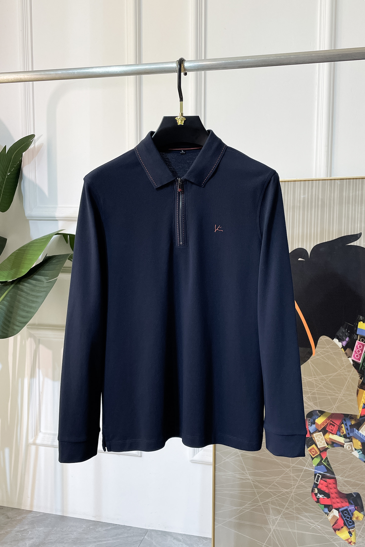 NO:525224,Kiton - SS Autumn and Winter Counter Polo long-sleeved T-shirt, casual and fashionable outside, essential for inner wear, customized imported high-end cotton fabric, delicate fabric, close-fitting and comfortable without thorn, good upper body style, warm, the counter logo design is very unique, original quality and craftsmanship is absolutely the highest version in the market, the top original version is super-skinned, soft and crisp, not easy to deform. The lock edge seam plate is very rigorous and exquisite, absolutely first-line OEM requirements!  Don't miss it, male gods!  Size M-3XL can wear up to 200 catties!  ,,tees,t-shirt,alexander wang19860909Kiton - ss秋冬专柜大爆款polo长袖T恤,休闲时尚外穿 内搭必备款,定制进口高级棉面料,面料手感细腻,贴身舒适不扎肉,上身版型好 穿着保暖,专柜标志设计非常独特,原版品质与工艺 绝对市场最高版本 顶级原版穿着超赞 柔顺挺括,不易变形.锁边缝盘都非常严谨考究 绝对一线代工要求！男神们别错过！ 尺码 M-3XL 最大可穿200斤！,,tees，t-shirt,alexander wang,Men's clothing