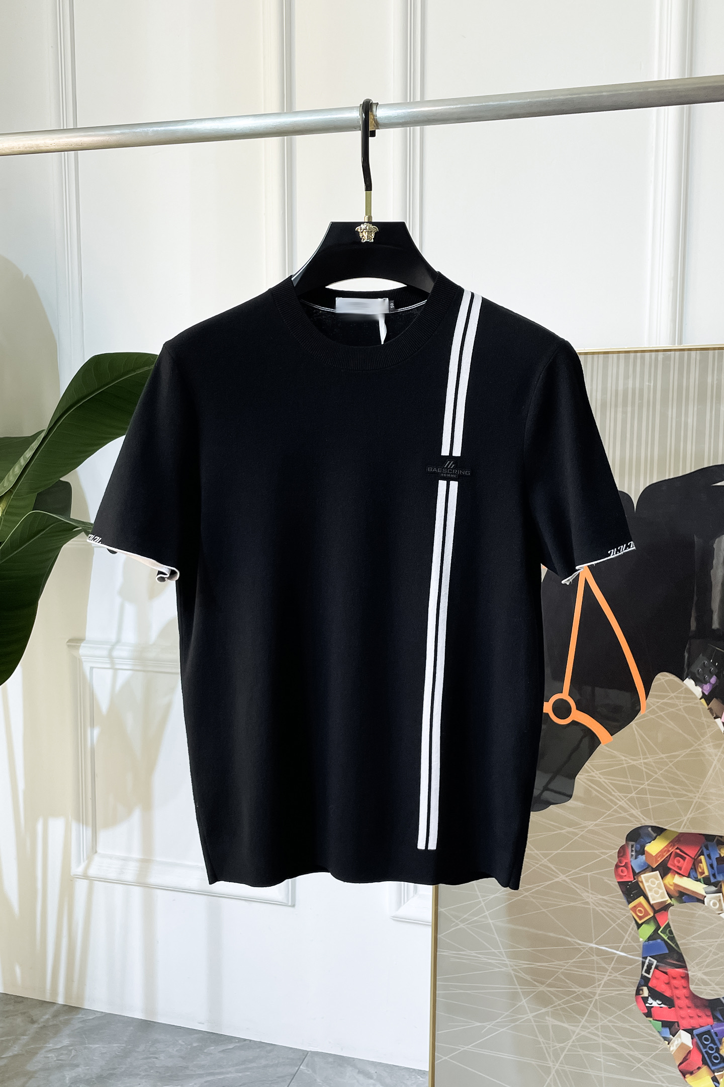 NO:526368,Balenciaga - 2025ss autumn and winter half-sleeved base shirt series!  Casual business wear, essential for inner wear, selected top-grade - worsted mulberry silk blended fabric, delicate feel, close-fitting and comfortable without tying, good upper body style, warm wear, the counter logo design is very unique, male gods, don’t miss it!  Size M-3XL, balenciaga,alexander wang19860909巴黎世家 -2025ss秋冬半袖打底衫系列！休闲商务外穿 内搭必备款,精选上等-精纺桑蚕丝混纺面料,面料手感细腻,贴身舒适不扎肉,上身版型好 穿着保暖,专柜标志设计非常独特,男神们别错过！ 尺码 M-3XL,,balenciaga,alexander wang,Men's clothing