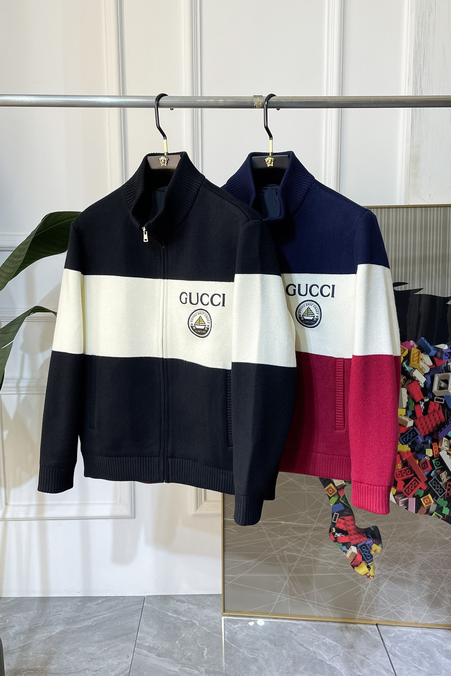 NO:524252,Guqi-ss' big hit autumn and winter boutique fashion knitted splicing jacket, customized high-quality polyester fiber fabric!  Top-level fashion brand elements logo design, complete with three standards!  The original hardware and accessories have smooth lines and exquisite craftsmanship, excellent upper body style, comfortable fabric, windproof and warm, and casual matching are very fashionable, handsome, casual and fashionable men's must-have!  Size M-3XL can wear up to 190 catties!  ,,jackets & coats,alexander wang19860909古奇- ss秋冬大爆款精品时尚针织拼接夹克,定制高品质聚酯纤维面料！顶级时尚大牌元素logo设计,三标齐全！原版五金辅料,线条流畅,工艺精致,上身版型超赞,面料舒适,挡风保暖,随意搭配都非常时尚帅气休闲时尚男仕必备款哦！尺码M-3XL 最大可穿190斤！,,jackets & coats,alexander wang,Men's clothing