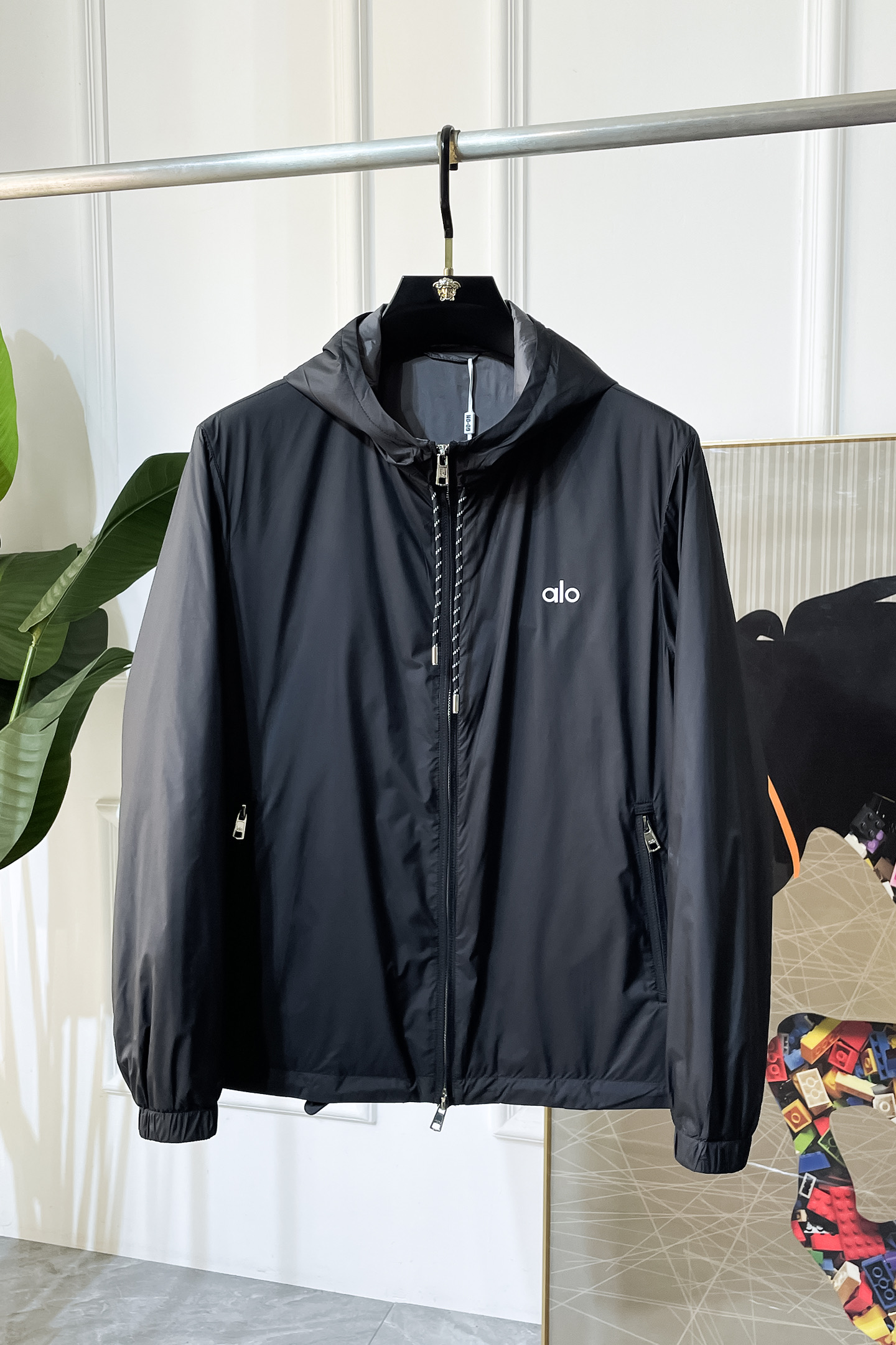 NO:525236,Alo-ss big boutique fashionable jackets in autumn and winter, customized high-quality polyester fabric!  Top-level fashion brand elements logo design, complete with three standards!  The original hardware and accessories have smooth lines and exquisite craftsmanship, excellent upper body style, comfortable fabric, windproof and warm, and casual matching are very fashionable, handsome, casual and fashionable men's must-have!  Size M-3XL can wear up to 200 catties!  ,,jackets & coats,jackets & coats,alexander wang19860909alo- ss秋冬大爆款精品时尚夹克外套,定制高品质聚酯纤维面料！顶级时尚大牌元素logo设计,三标齐全！原版五金辅料,线条流畅,工艺精致,上身版型超赞,面料舒适,挡风保暖,随意搭配都非常时尚帅气休闲时尚男仕必备款哦！尺码M-3XL 最大可穿200斤！,,jackets & coats,jackets & coats,alexander wang,Men's clothing