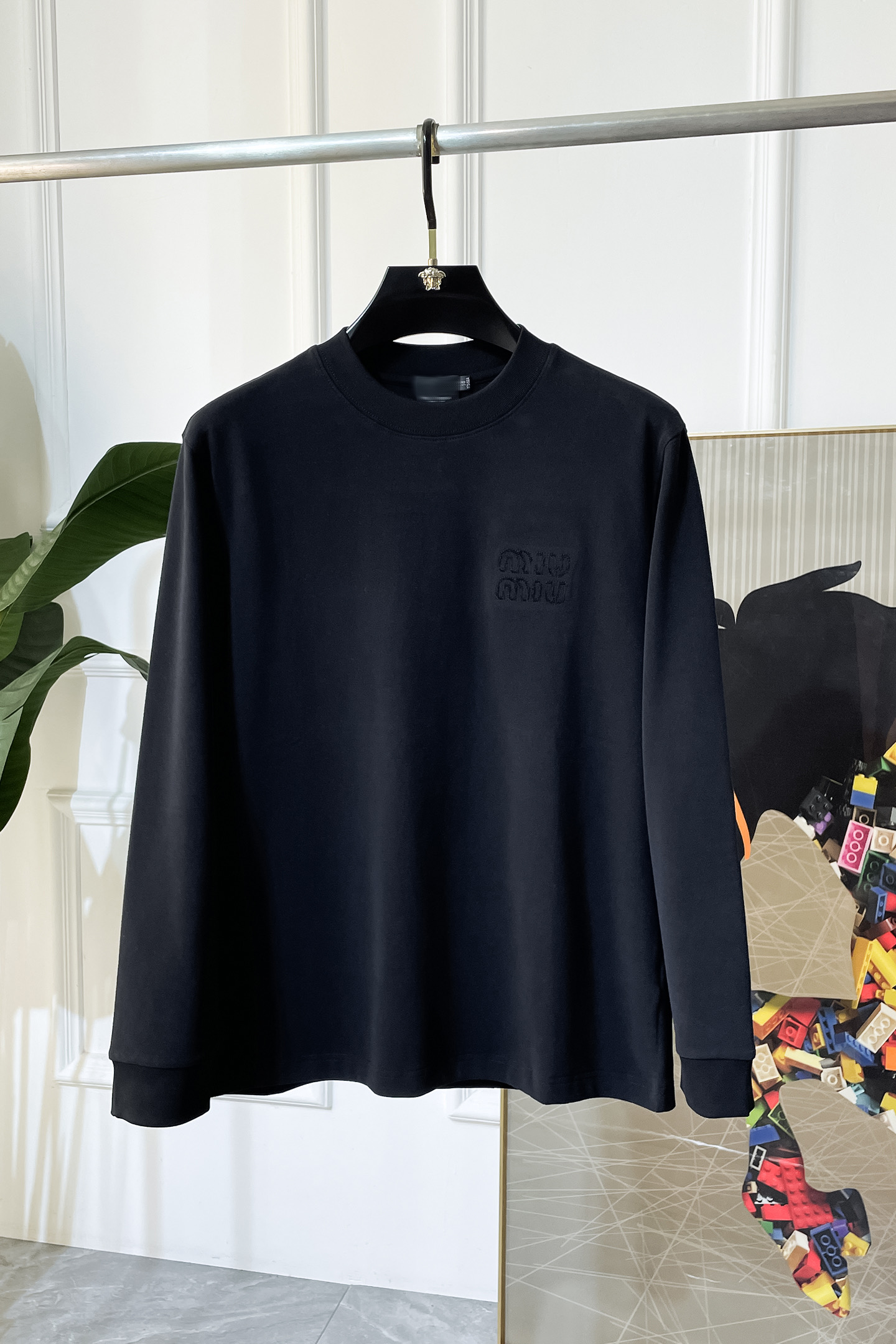 NO:526362,Misunderstanding - 2025ss autumn clothing popular Huikuo long-sleeved T-shirt, using customized high-end cotton fabrics, fashionable brand elements logo design, soft, delicate, comfortable and warm, made with multiple craftsmanship, basic base shirts are indispensable for men's wardrobe. They can be matched with various clothing anytime and anywhere to meet your daily needs. The clothes design is simple but not simple. Dear, hurry up and buy it. Standard version size M~3XL, maximum wearable pounds!  ,,tees,t-shirt,alexander wang19860909谬谬 - 2025ss秋装大爆款徽阔长袖T恤,采用定制高级棉面料 时尚大牌元素logo设计,柔软细腻舒适保暖,多重工艺制作,男人的衣柜都少不了基础打底衫 随时随地都可以拿来搭配各种服饰 满足您日常生活需求 ,衣服设计简约而不简单 , 亲们赶紧入手 标准版型 尺码M~3XL 最大可穿斤！,,tees，t-shirt,alexander wang,Men's clothing