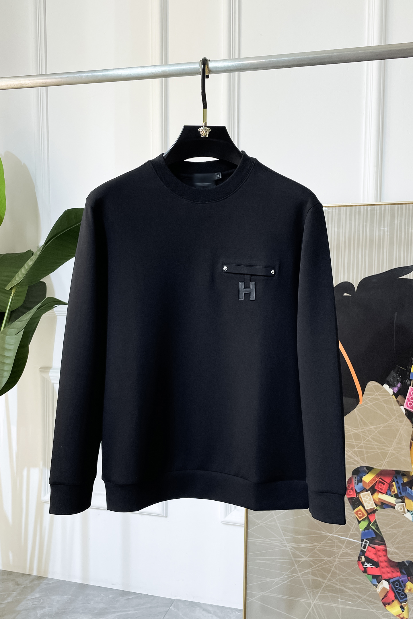 NO:525230,Hermas - SS's new autumn style, the highest version of fashionable cashmere sweatshirt T-shirt, a must-have classic work every year. It is favored and praised by major stars. It is selected with high-end European cotton blend fabrics, heavy craftsmanship production, original hardware auxiliary material logo design, soft and smooth, and dense texture!  Fashionable and stylish upper body!  One of the impeccable must-choose styles for autumn!  M-3XL, hermes, hoodie, sweatshirts, tees, t-shirt, alexander wang19860909爱玛仕 - ss秋季大爆新款,最高版本时尚羊绒卫衣T恤、每年必出的经典之作.受各大明星的青睐推崇,精选高端欧棉混纺面料,重工艺制作,原版五金辅料logo设计,柔软顺滑,质地密实！上身时尚有型！秋季无可挑剔必选款式之一！M-3XL,,hermes,hoodie,sweatshirts,tees，t-shirt,alexander wang,Men's clothing