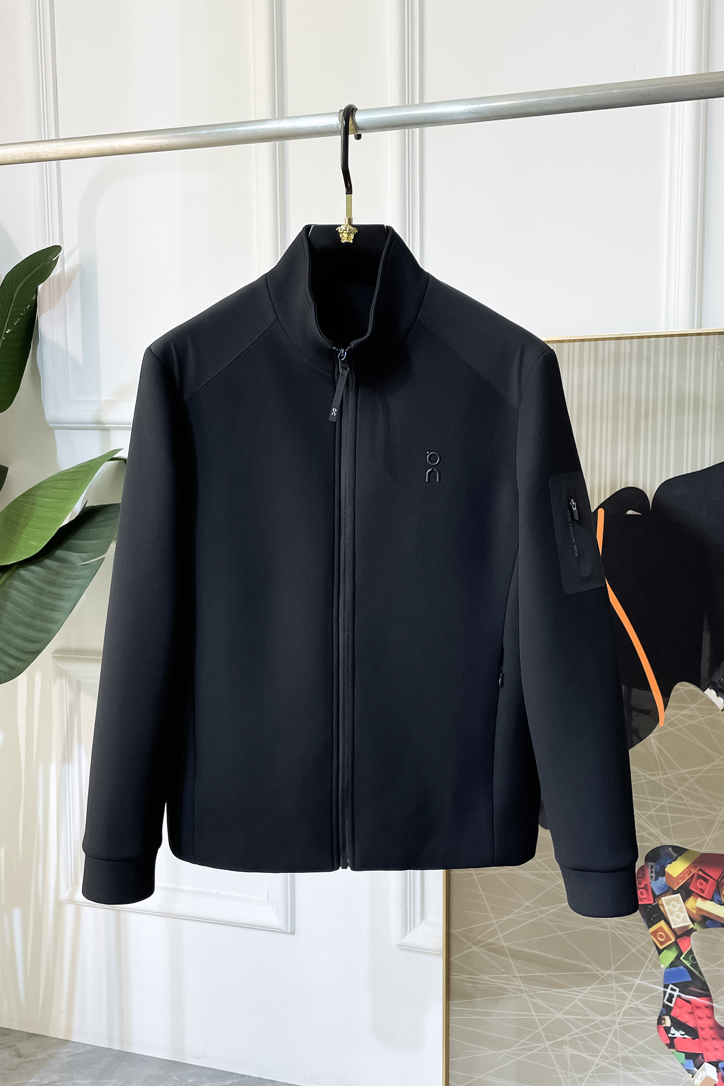 NO:526366,Lulu- 2025ss autumn and winter big boutique fashionable jackets, customized high-quality polyester fiber fabric!  Top-level fashion brand elements logo design, complete with three standards!  The original hardware and accessories have smooth lines and exquisite craftsmanship, excellent upper body style, comfortable fabric, windproof and warm, and casual matching are very fashionable, handsome, casual and fashionable men's must-have!  Size M-3XL can wear up to 190 catties!  ,,jackets & coats,jackets & coats,alexander wang19860909Lulu- 2025ss秋冬大爆款精品时尚夹克外套,定制高品质聚酯纤维面料！顶级时尚大牌元素logo设计,三标齐全！原版五金辅料,线条流畅,工艺精致,上身版型超赞,面料舒适,挡风保暖,随意搭配都非常时尚帅气休闲时尚男仕必备款哦！尺码M-3XL 最大可穿190斤！,,jackets & coats,jackets & coats,alexander wang,Men's clothing