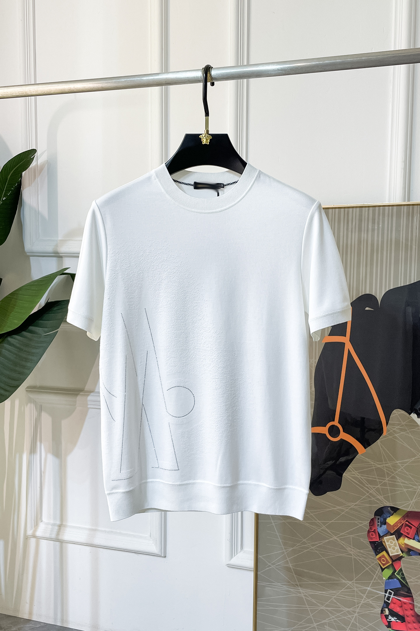 NO:527399,Covered -ss autumn and winter half-sleeved base shirt series!  Casual business wear, essential for inner wear, selected top-grade - worsted mulberry silk blended fabric, delicate feel, close-fitting and comfortable without tying, good upper body style, warm wear, the counter logo design is very unique, male gods, don’t miss it!  Size M-3XL, Moncler,alexander wang19860909蒙口 -ss秋冬半袖打底衫系列！休闲商务外穿 内搭必备款,精选上等-精纺桑蚕丝混纺面料,面料手感细腻,贴身舒适不扎肉,上身版型好 穿着保暖,专柜标志设计非常独特,男神们别错过！ 尺码 M-3XL,,Moncler,alexander wang,Men's clothing