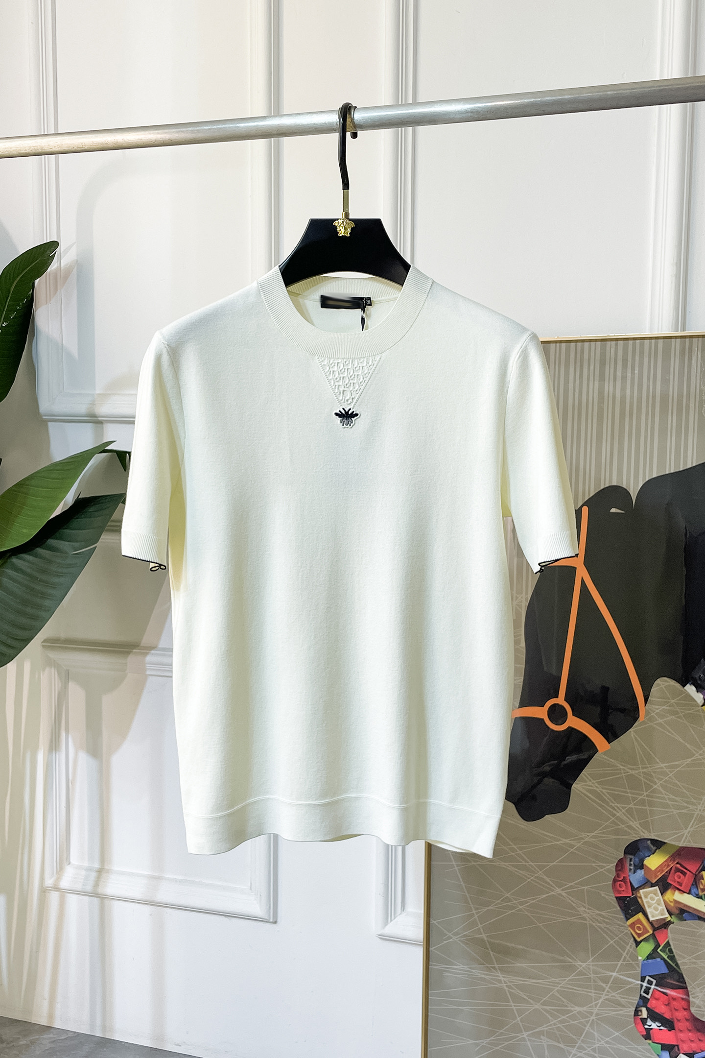 NO:527392,Dior -ss autumn and winter half-sleeved base shirt series!  Casual business wear, essential for inner wear, selected top-grade - worsted mulberry silk blended fabric, delicate feel, close-fitting and comfortable without tying, good upper body style, warm wear, the counter logo design is very unique, male gods, don’t miss it!  Size M-3XL,dior,alexander wang19860909迪奥 -ss秋冬半袖打底衫系列！休闲商务外穿 内搭必备款,精选上等-精纺桑蚕丝混纺面料,面料手感细腻,贴身舒适不扎肉,上身版型好 穿着保暖,专柜标志设计非常独特,男神们别错过！ 尺码 M-3XL,,dior,alexander wang,Men's clothing