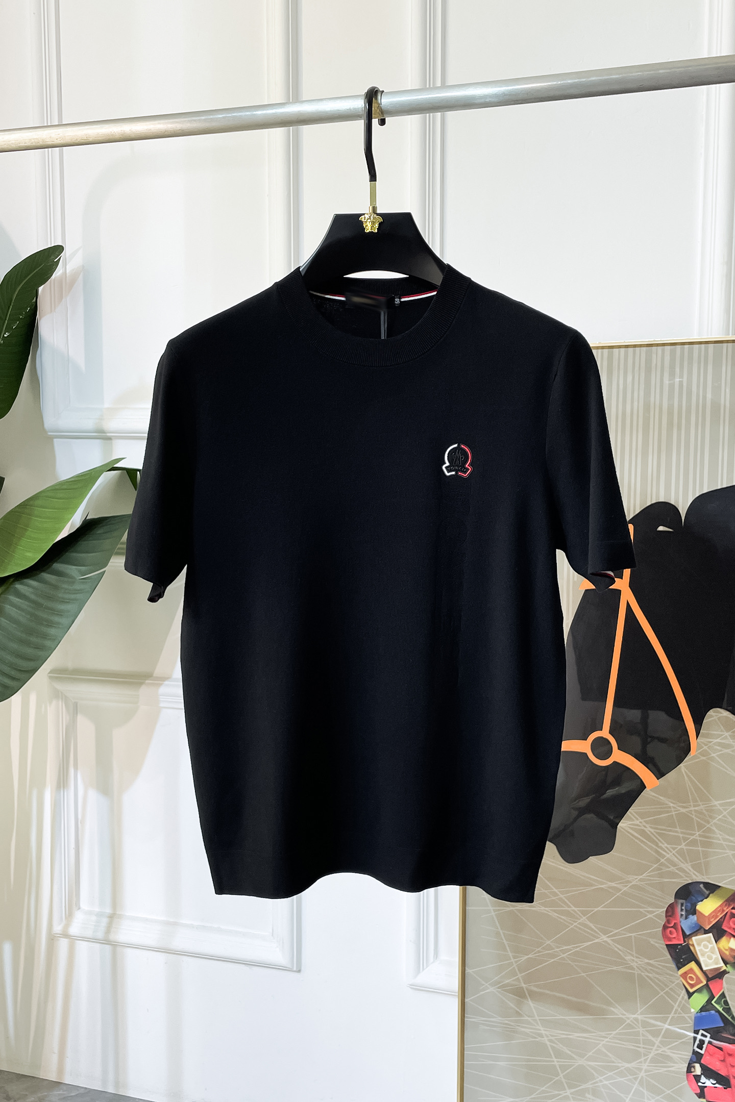 NO:527394,Covered -ss autumn and winter half-sleeved base shirt series!  Casual business wear, essential for inner wear, selected top-grade - worsted mulberry silk blended fabric, delicate feel, close-fitting and comfortable without tying, good upper body style, warm wear, the counter logo design is very unique, male gods, don’t miss it!  Size M-3XL, Moncler,alexander wang19860909蒙口 -ss秋冬半袖打底衫系列！休闲商务外穿 内搭必备款,精选上等-精纺桑蚕丝混纺面料,面料手感细腻,贴身舒适不扎肉,上身版型好 穿着保暖,专柜标志设计非常独特,男神们别错过！ 尺码 M-3XL,,Moncler,alexander wang,Men's clothing