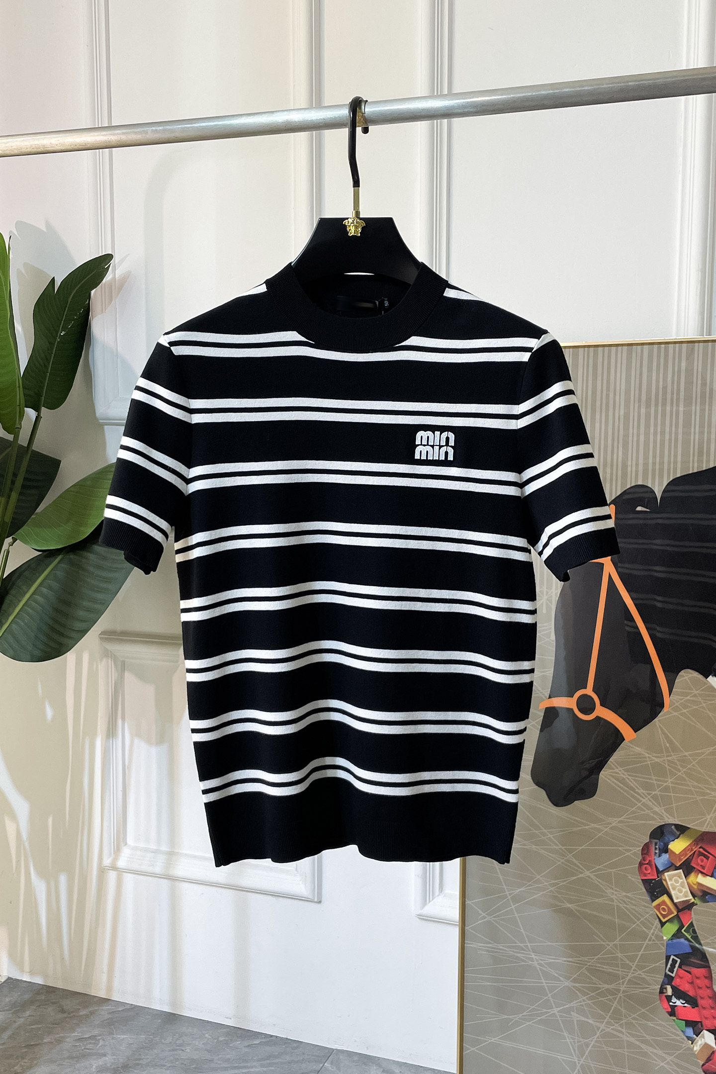 NO:527389,Misunderstanding -ss autumn and winter half-sleeved base shirt series!  Casual business wear, essential for inner wear, selected top-grade - worsted mulberry silk blended fabric, delicate feel, close-fitting and comfortable without tying, good upper body style, warm wear, the counter logo design is very unique, male gods, don’t miss it!  Size M-3XL, alexander wang19860909谬谬 -ss秋冬半袖打底衫系列！休闲商务外穿 内搭必备款,精选上等-精纺桑蚕丝混纺面料,面料手感细腻,贴身舒适不扎肉,上身版型好 穿着保暖,专柜标志设计非常独特,男神们别错过！ 尺码 M-3XL,,alexander wang,Men's clothing