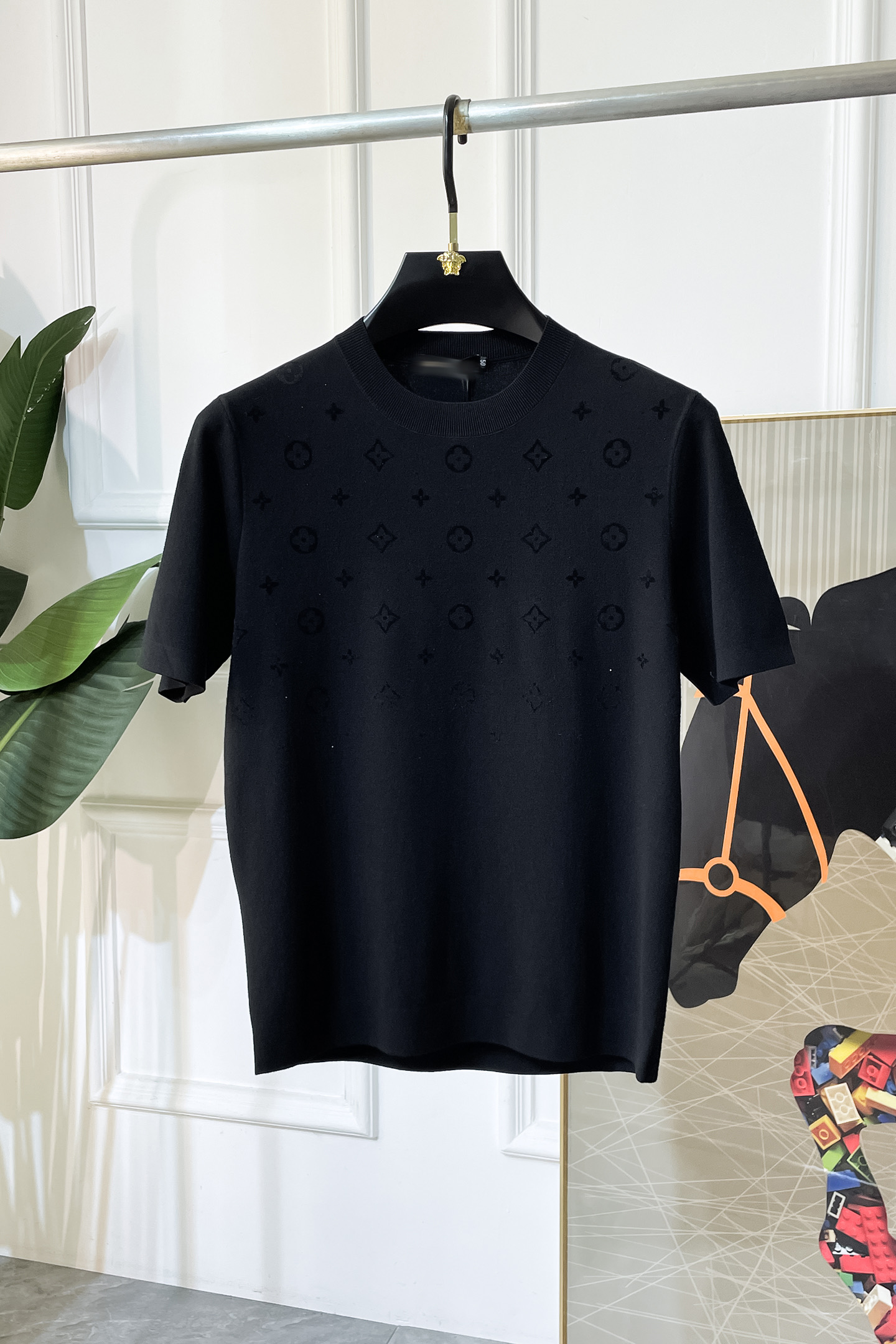 NO:527403,LV -ss autumn and winter half-sleeved base shirt series!  Casual business wear, essential for inner wear, selected top-grade - worsted mulberry silk blended fabric, delicate feel, close-fitting and comfortable without tying, good upper body style, warm wear, the counter logo design is very unique, male gods, don’t miss it!  Size M-3XL, louis vuitton,alexander wang19860909LV -ss秋冬半袖打底衫系列！休闲商务外穿 内搭必备款,精选上等-精纺桑蚕丝混纺面料,面料手感细腻,贴身舒适不扎肉,上身版型好 穿着保暖,专柜标志设计非常独特,男神们别错过！ 尺码 M-3XL,,louis vuitton,alexander wang,Men's clothing