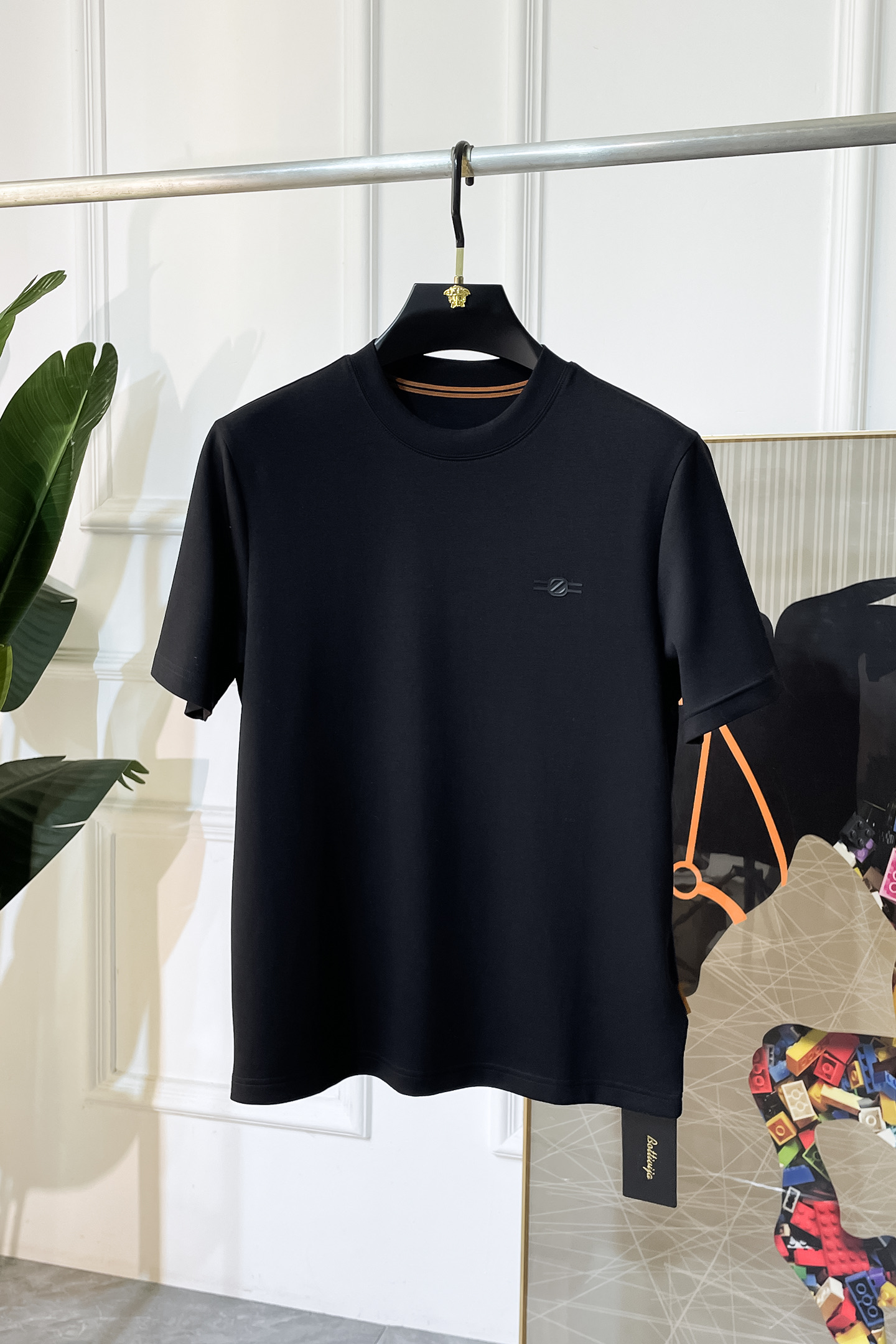 NO:538138,JINIA - 2025ss autumn and winter half-sleeved base shirt series!  Casual business wear, essential for inner wear, selected top-split modal blend fabric, the fabric feels delicate, close-fitting and comfortable without thorning, the upper body style is good, warm, the counter logo design is very unique, male gods, don’t miss it!  Size M-4XL can wear up to 200 catties!  ,zegna,alexander wang19860909杰尼娅 -2025ss秋冬半袖打底衫系列！休闲商务外穿 内搭必备款,精选上等-精纺莫代尔混纺面料,面料手感细腻,贴身舒适不扎肉,上身版型好 穿着保暖,专柜标志设计非常独特,男神们别错过！ 尺码 M-4XL 最大可穿200斤！,,zegna,alexander wang,Men's clothing