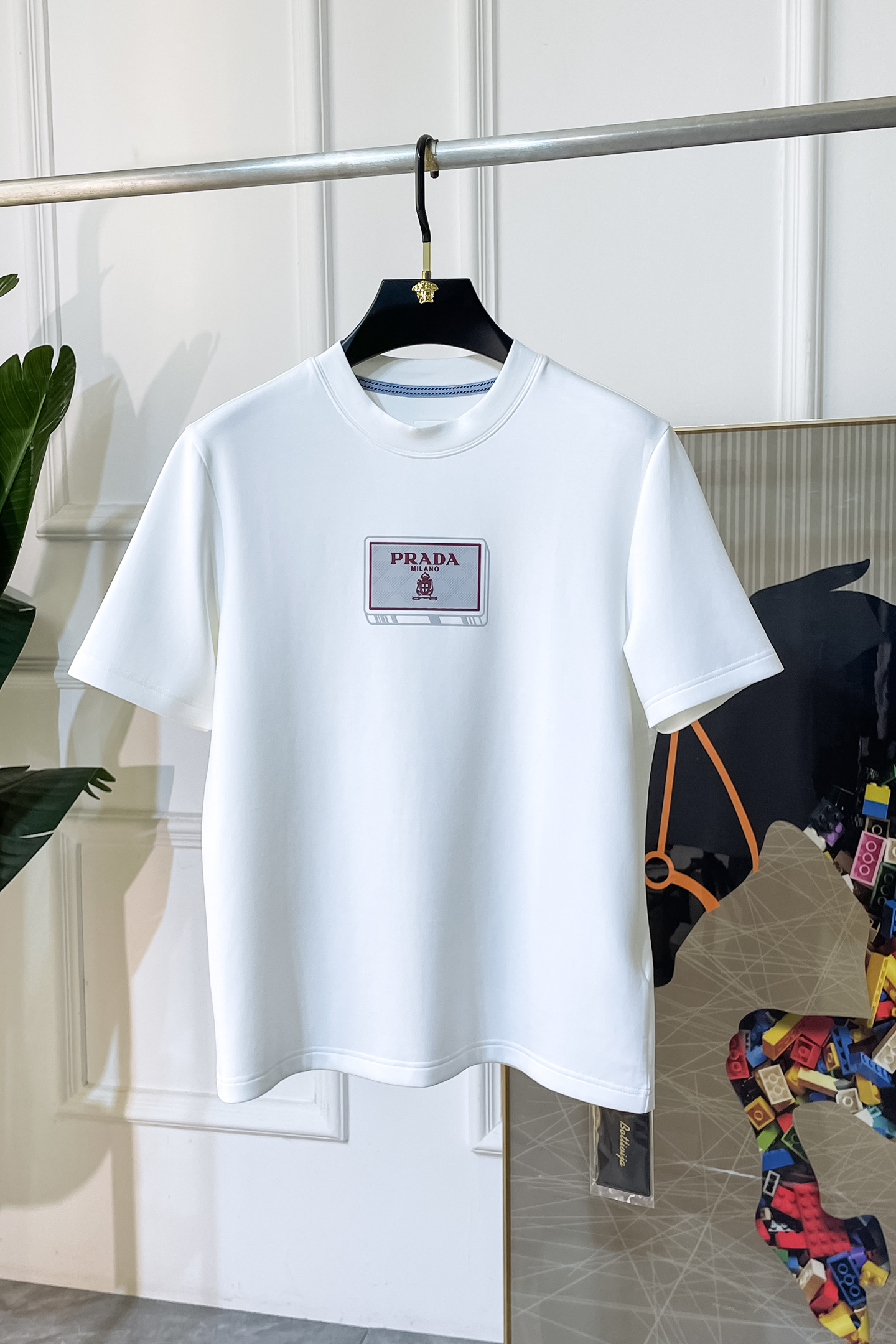 NO:539084,Prada - 2025ss autumn and winter half-sleeved base shirt series!  Casual business wear, essential for inner wear, selected top-split modal blend fabric, the fabric feels delicate, close-fitting and comfortable without thorning, the upper body style is good, warm, the counter logo design is very unique, male gods, don’t miss it!  Size M-4XL Maximum wearable pounds!  ,prada,alexander wang19860909普拉达 -2025ss秋冬半袖打底衫系列！休闲商务外穿 内搭必备款,精选上等-精纺莫代尔混纺面料,面料手感细腻,贴身舒适不扎肉,上身版型好 穿着保暖,专柜标志设计非常独特,男神们别错过！ 尺码 M-4XL 最大可穿斤！,,prada,alexander wang,Men's clothing