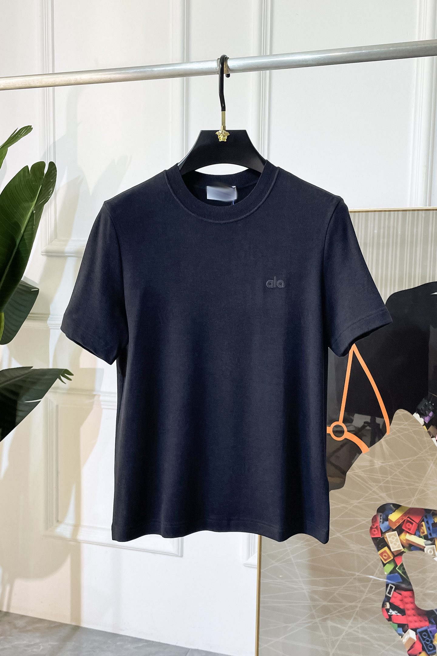 NO:538147,alo -2025ss autumn and winter half-sleeved cashmere base shirt series!  Casual business wear, essential for inner wear, selected top-split cashmere blended fabric, the fabric feels delicate, close-fitting and comfortable without thorning, the upper body style is good, warm, the counter logo design is very unique, male gods, don’t miss it!  Size M-4XL can wear up to 200 catties!  ,alexander wang19860909alo -2025ss秋冬半袖羊绒打底衫系列！休闲商务外穿 内搭必备款,精选上等-精纺羊绒混纺面料,面料手感细腻,贴身舒适不扎肉,上身版型好 穿着保暖,专柜标志设计非常独特,男神们别错过！ 尺码 M-4XL 最大可穿200斤！,,alexander wang,Men's clothing