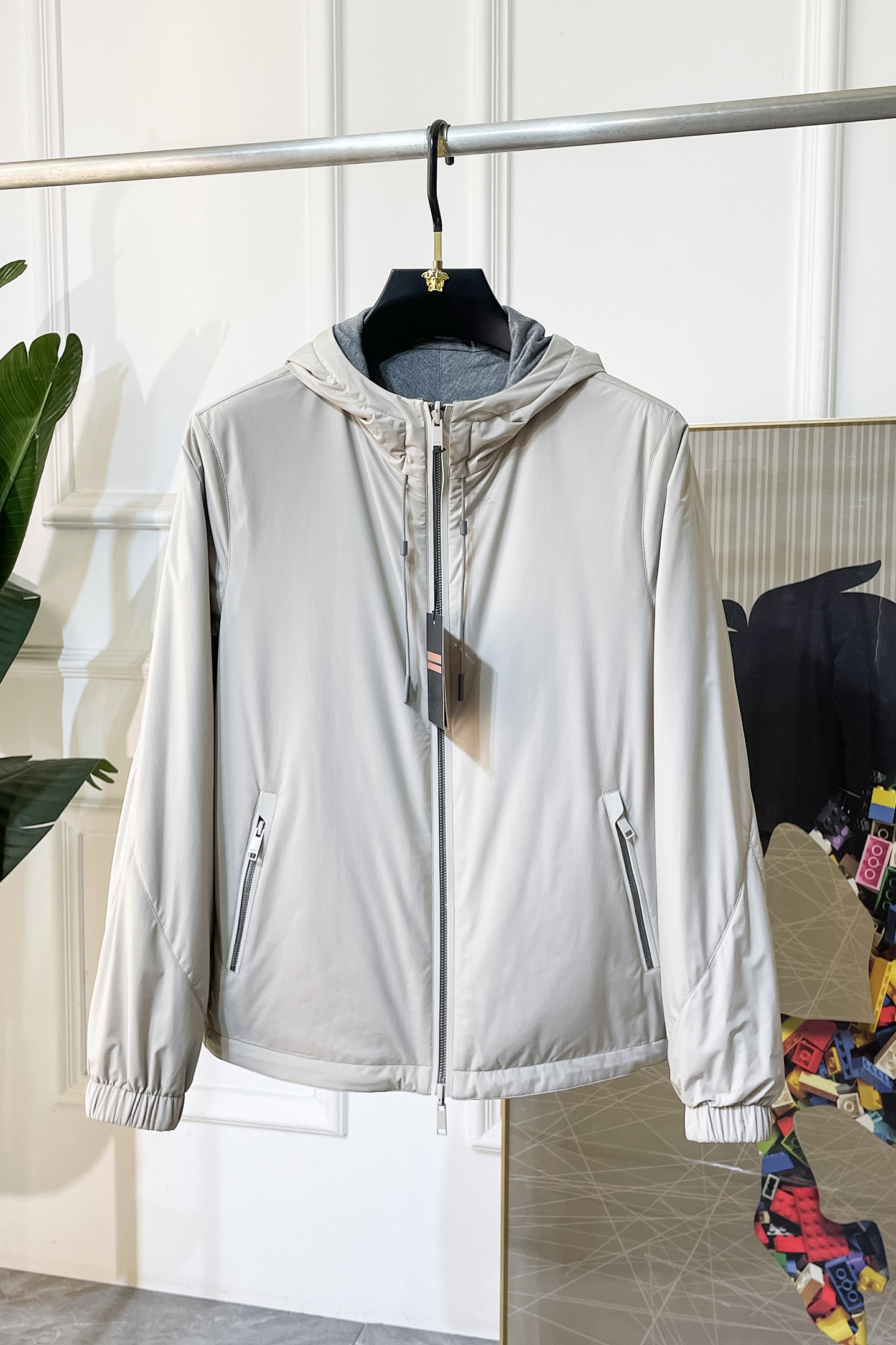 NO:726943,Exchange Ermenegildo Zegna after the year - ss autumn clothing hot style reversible casual business jacket, customized high-quality polyester fiber fabric!  Logo design with top fashion big-name elements, complete with three standards!  Original hardware accessories, smooth lines, exquisite craftsmanship, awesome upper body shape, comfortable fabrics, windproof and warm, it is very fashionable, handsome and a must-have for casual and fashionable men with any combination!  Size M-3XL,,zegna,jackets & coats,jackets & coats,19860909年后退换杰尼娅 - ss秋装大爆款双面穿休闲商务夹克外套,定制高品质聚酯纤维面料！顶级时尚大牌元素logo设计,三标齐全！原版五金辅料,线条流畅,工艺精致,上身版型超赞,面料舒适,挡风保暖,随意搭配都非常时尚帅气休闲时尚男仕必备款哦！尺码M-3XL,,zegna,jackets & coats,jackets & coats,,Men's clothing