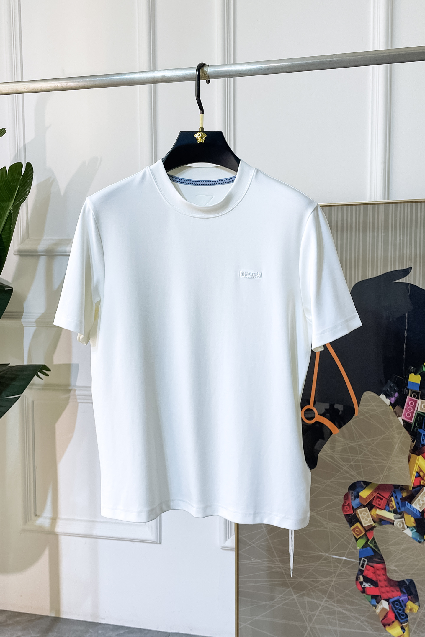 NO:538141,Prada - 2025ss autumn and winter half-sleeved base shirt series!  Casual business wear, essential for inner wear, selected top-split modal blend fabric, the fabric feels delicate, close-fitting and comfortable without thorning, the upper body style is good, warm, the counter logo design is very unique, male gods, don’t miss it!  Size M-4XL can wear up to 200 catties!  ,prada,alexander wang19860909普拉达 -2025ss秋冬半袖打底衫系列！休闲商务外穿 内搭必备款,精选上等-精纺莫代尔混纺面料,面料手感细腻,贴身舒适不扎肉,上身版型好 穿着保暖,专柜标志设计非常独特,男神们别错过！ 尺码 M-4XL 最大可穿200斤！,,prada,alexander wang,Men's clothing