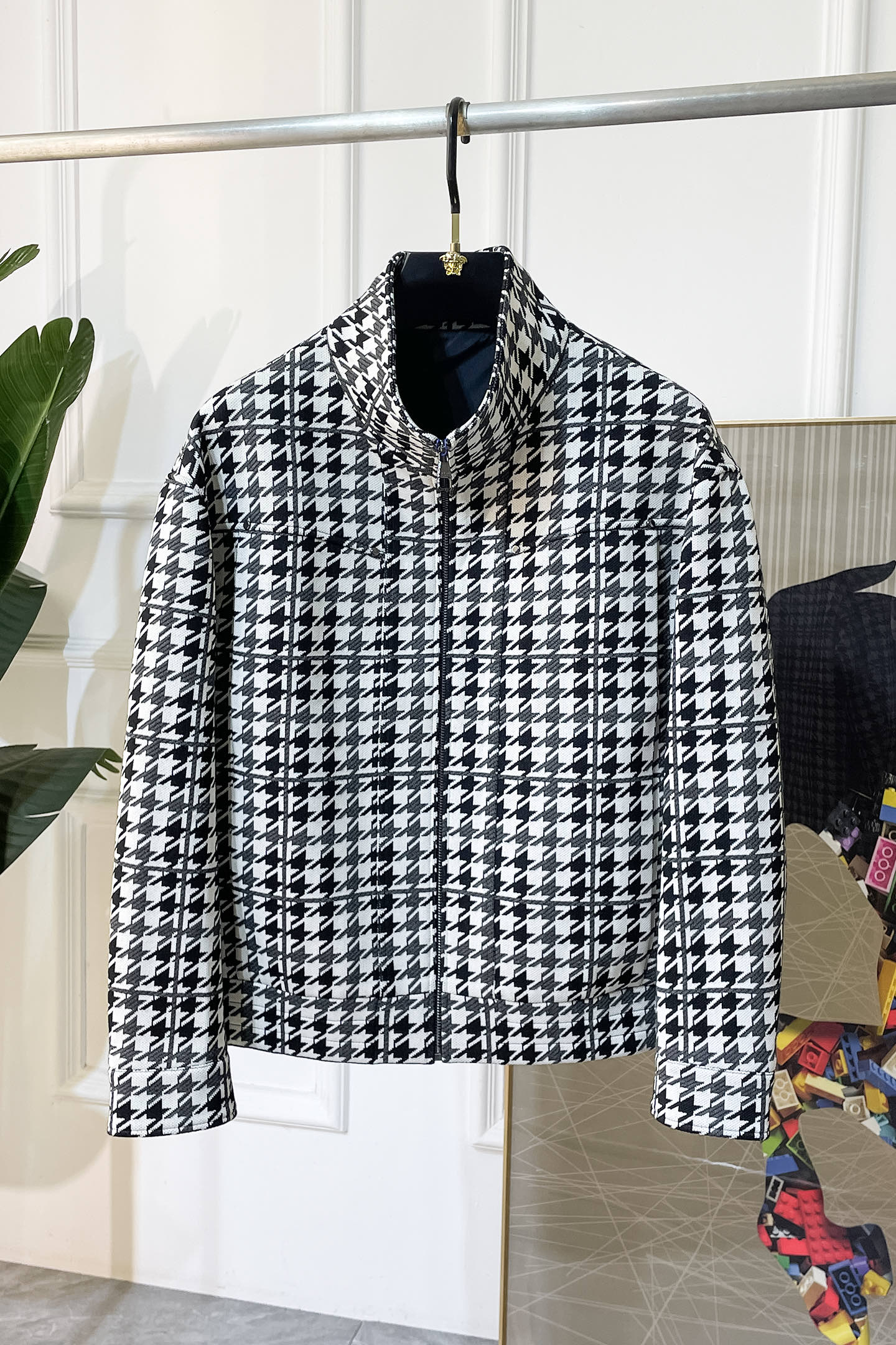 NO:538162,Burberry - 2025ss autumn clothing hottest casual business jacket, customized high-quality polyester fabric!  Top-level fashion brand elements logo design, complete with three standards!  The original hardware and accessories have smooth lines and exquisite craftsmanship, excellent upper body style, comfortable fabric, windproof and warm, and casual matching are very fashionable, handsome, casual and fashionable men's must-have!  Size M-3XL, burberry, jackets & coats, jackets & coats, alexander wang19860909巴宝莉 - 2025ss秋装大爆款休闲商务夹克外套,定制高品质聚酯纤维面料！顶级时尚大牌元素logo设计,三标齐全！原版五金辅料,线条流畅,工艺精致,上身版型超赞,面料舒适,挡风保暖,随意搭配都非常时尚帅气休闲时尚男仕必备款哦！尺码M-3XL,,burberry,jackets & coats,jackets & coats,alexander wang,Men's clothing