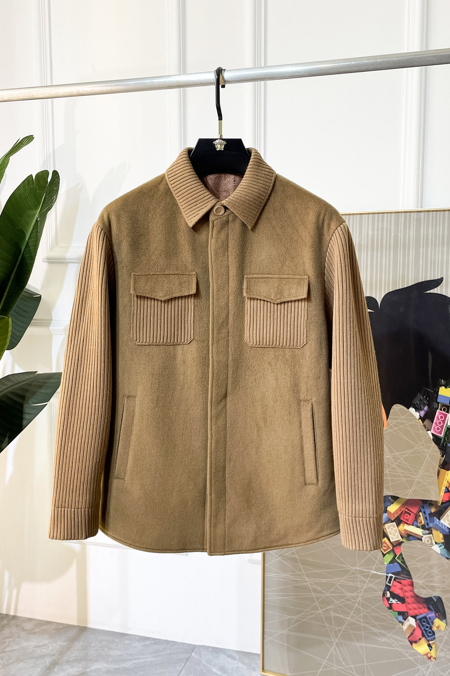 NO:550650,LV- 2025ss autumn and winter hot-sized wool jacket, customized high-quality polyester fiber wool fabric!  Top-level fashion brand elements logo design, complete with three standards!  The original hardware and accessories have smooth lines and exquisite craftsmanship, excellent upper body style, comfortable fabric, windproof and warm, and casual matching are very fashionable, handsome, casual and fashionable men's must-have!  Size M-3XL can wear up to 190 catties!  ,,louis vuitton,jackets & coats,jackets & coats,alexander wang19860909LV- 2025ss秋冬大爆款精品羊毛夹克外套,定制高品质聚酯纤维羊毛面料！顶级时尚大牌元素logo设计,三标齐全！原版五金辅料,线条流畅,工艺精致,上身版型超赞,面料舒适,挡风保暖,随意搭配都非常时尚帅气休闲时尚男仕必备款哦！尺码M-3XL 最大可穿190斤！,,louis vuitton,jackets & coats,jackets & coats,alexander wang,Men's clothing