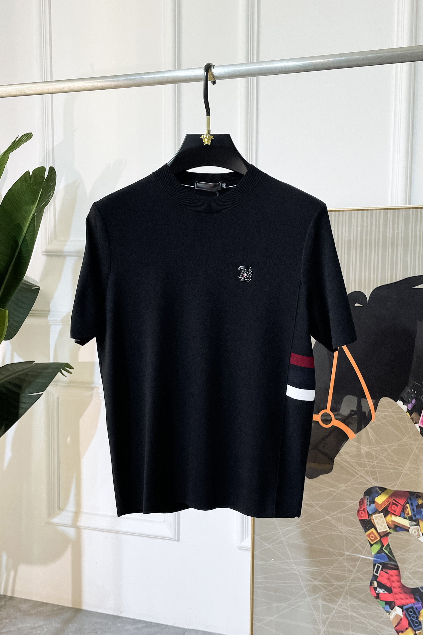 NO:539094,TB -2025ss autumn and winter half-sleeved base shirt series!  Casual business wear, essential for inner wear, selected top-grade - worsted mulberry silk blended fabric, delicate feel, close-fitting and comfortable without tying, good upper body style, warm wear, the counter logo design is very unique, male gods, don’t miss it!  Size M-3XL, alexander wang19860909TB -2025ss秋冬半袖打底衫系列！休闲商务外穿 内搭必备款,精选上等-精纺桑蚕丝混纺面料,面料手感细腻,贴身舒适不扎肉,上身版型好 穿着保暖,专柜标志设计非常独特,男神们别错过！ 尺码 M-3XL,,alexander wang,Men's clothing