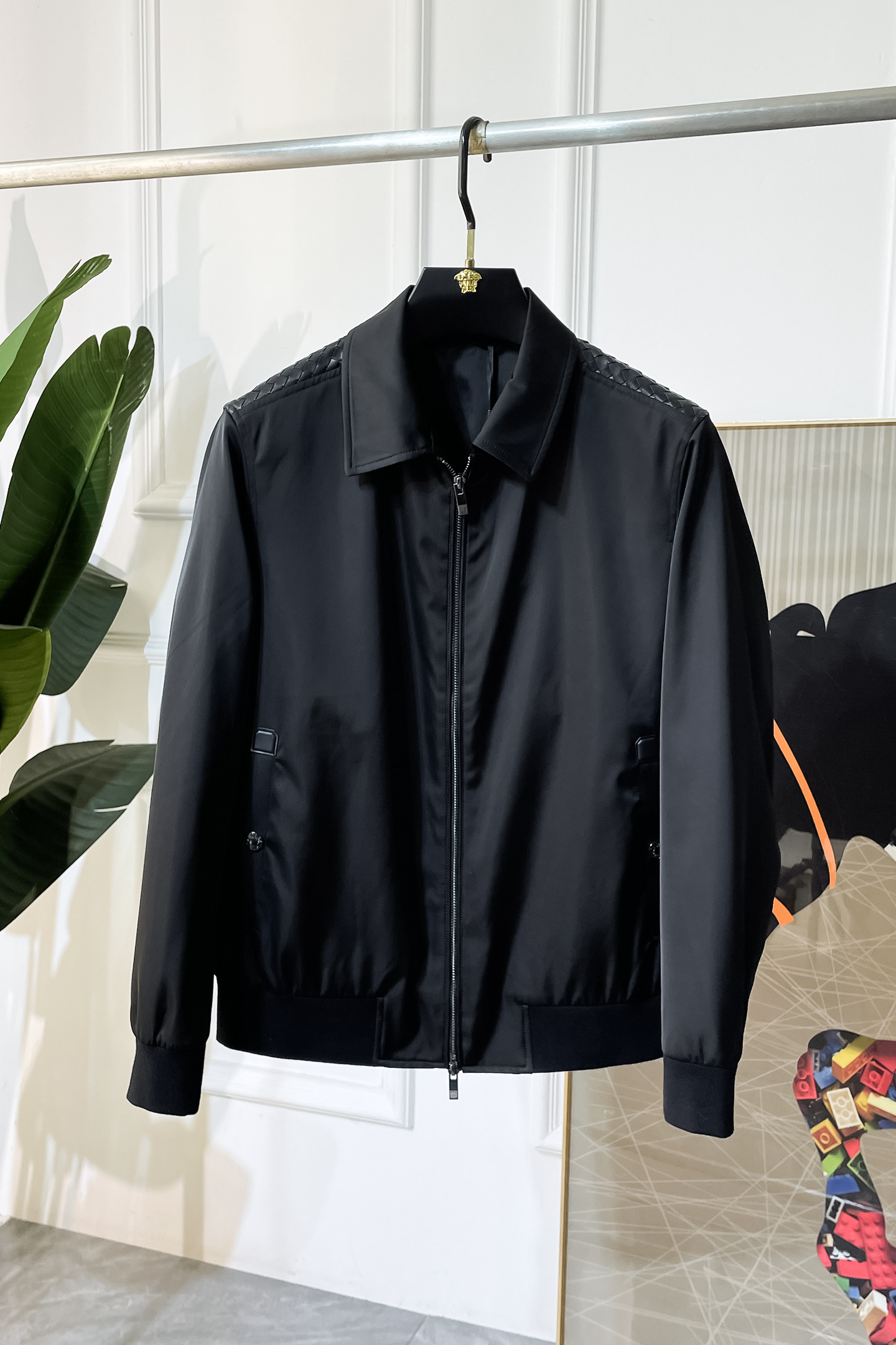 NO:539088,BV- 2025ss autumn and winter big boutique fashionable leather spliced ​​jacket, customized high-quality polyester fiber fabric!  Top-level fashion brand elements logo design, complete with three standards!  The original hardware and accessories have smooth lines and exquisite craftsmanship, excellent upper body style, comfortable fabric, windproof and warm, and casual matching are very fashionable, handsome, casual and fashionable men's must-have!  Size M-3XL can wear up to 190 catties!  ,,bottega veneta,jackets & coats,jackets & coats,alexander wang19860909BV- 2025ss秋冬大爆款精品时尚真皮拼接夹克外套,定制高品质聚酯纤维面料！顶级时尚大牌元素logo设计,三标齐全！原版五金辅料,线条流畅,工艺精致,上身版型超赞,面料舒适,挡风保暖,随意搭配都非常时尚帅气休闲时尚男仕必备款哦！尺码M-3XL 最大可穿190斤！,,bottega veneta,jackets & coats,jackets & coats,alexander wang,Men's clothing