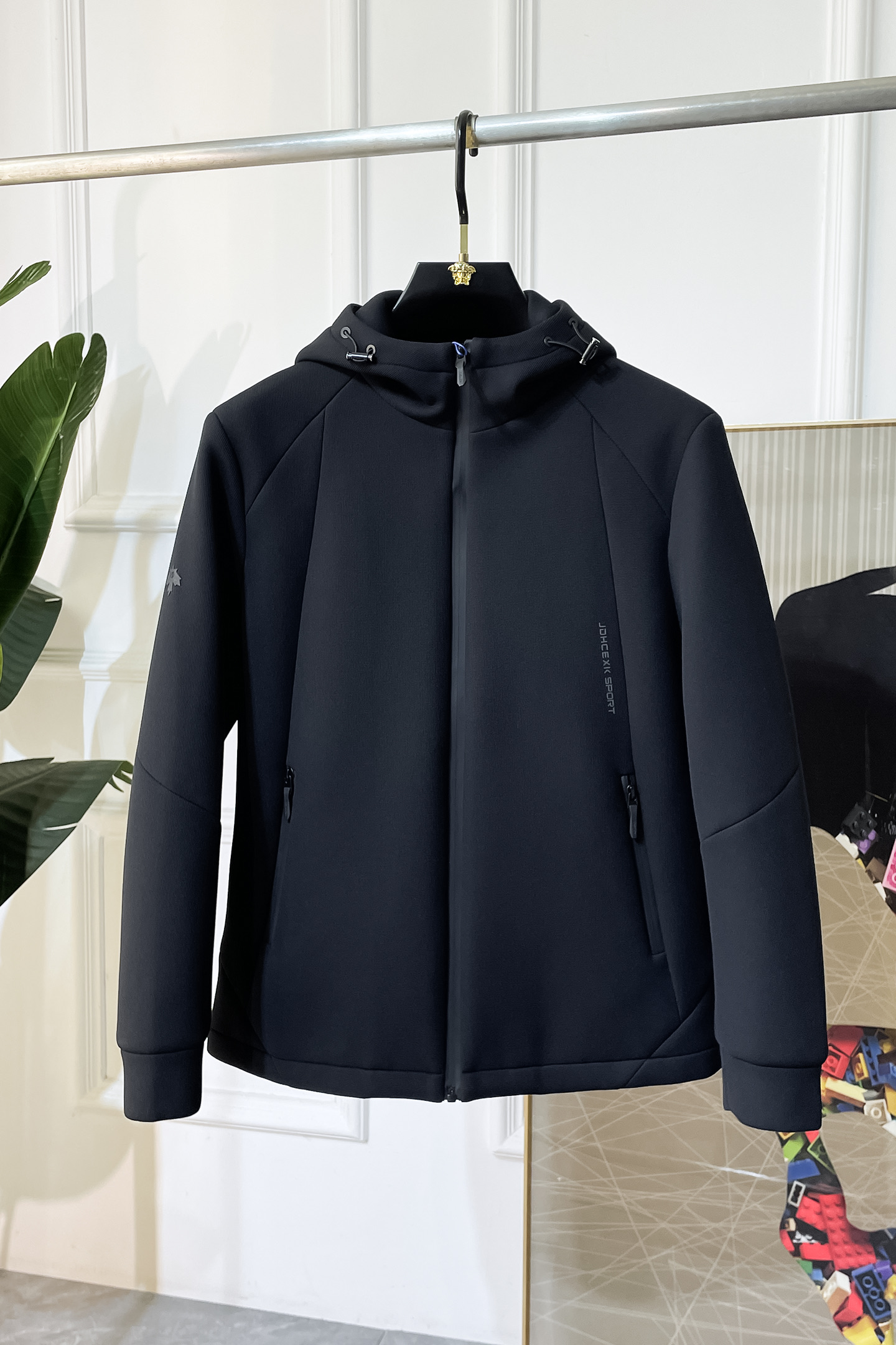 NO:538155,DiSant - 2025ss autumn and winter boutique jackets, customized high-quality polyester fabric!  Top-level fashion brand elements logo design, complete with three standards!  The original hardware and accessories have smooth lines and exquisite craftsmanship, excellent upper body style, comfortable fabric, windproof and warm, and casual matching are very fashionable, handsome, casual and fashionable men's must-have!  Size M-3XL can wear up to 190 catties!  ,,jackets & coats,jackets & coats,alexander wang19860909迪桑特 - 2025ss秋冬大爆款精品夹克外套,定制高品质聚酯纤维面料！顶级时尚大牌元素logo设计,三标齐全！原版五金辅料,线条流畅,工艺精致,上身版型超赞,面料舒适,挡风保暖,随意搭配都非常时尚帅气休闲时尚男仕必备款哦！尺码M-3XL 最大可穿190斤！,,jackets & coats,jackets & coats,alexander wang,Men's clothing