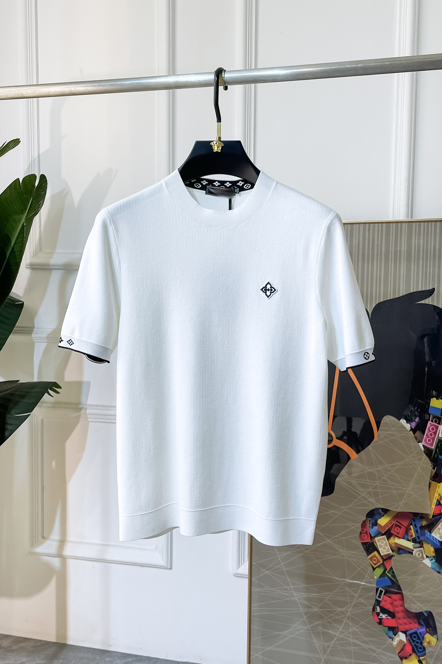 NO:539092,LV -2025ss autumn and winter half-sleeved base shirt series!  Casual business wear, essential for inner wear, selected top-grade - worsted mulberry silk blended fabric, delicate feel, close-fitting and comfortable without tying, good upper body style, warm wear, the counter logo design is very unique, male gods, don’t miss it!  Size M-3XL, louis vuitton,alexander wang19860909LV -2025ss秋冬半袖打底衫系列！休闲商务外穿 内搭必备款,精选上等-精纺桑蚕丝混纺面料,面料手感细腻,贴身舒适不扎肉,上身版型好 穿着保暖,专柜标志设计非常独特,男神们别错过！ 尺码 M-3XL,,louis vuitton,alexander wang,Men's clothing