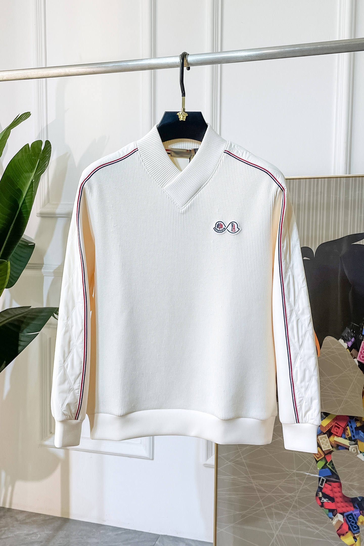 NO:539097,The 2025ss autumn new style, the highest version of the fashionable pullover sweater T-shirt, a must-have classic work every year. It is favored and praised by major stars. It is selected with high-end European cotton blend fabrics, heavy craftsmanship production, original hardware and auxiliary materials logo design, soft and smooth, and dense texture!  Fashionable and stylish upper body!  One of the impeccable must-choose styles for autumn!  M-3XL, Moncler, hoodie, sweatshirts, tees, t-shirt, alexander wang19860909蒙口 - 2025ss秋季大爆新款,最高版本时尚套头卫衣T恤、每年必出的经典之作.受各大明星的青睐推崇,精选高端欧棉混纺面料,重工艺制作,原版五金辅料logo设计,柔软顺滑,质地密实！上身时尚有型！秋季无可挑剔必选款式之一！M-3XL,,Moncler,hoodie,sweatshirts,tees，t-shirt,alexander wang,Men's clothing