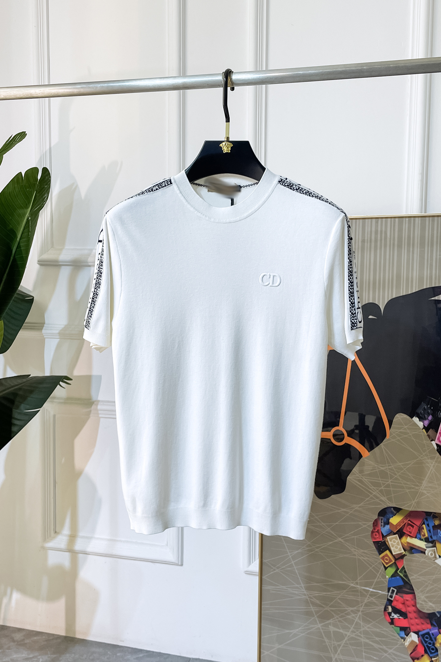 NO:538169,Dior - 2025ss autumn and winter half-sleeved base shirt series!  Casual business wear, essential for inner wear, selected top-grade - worsted wool blended fabric, delicate texture, close-fitting and comfortable without thorning, good upper body style, warm wear, the counter logo design is very unique, male gods, don’t miss it!  Size M-3XL,dior,alexander wang19860909迪奥 -2025ss秋冬半袖打底衫系列！休闲商务外穿 内搭必备款,精选上等-精纺绵羊毛混纺面料,面料手感细腻,贴身舒适不扎肉,上身版型好 穿着保暖,专柜标志设计非常独特,男神们别错过！ 尺码 M-3XL,,dior,alexander wang,Men's clothing